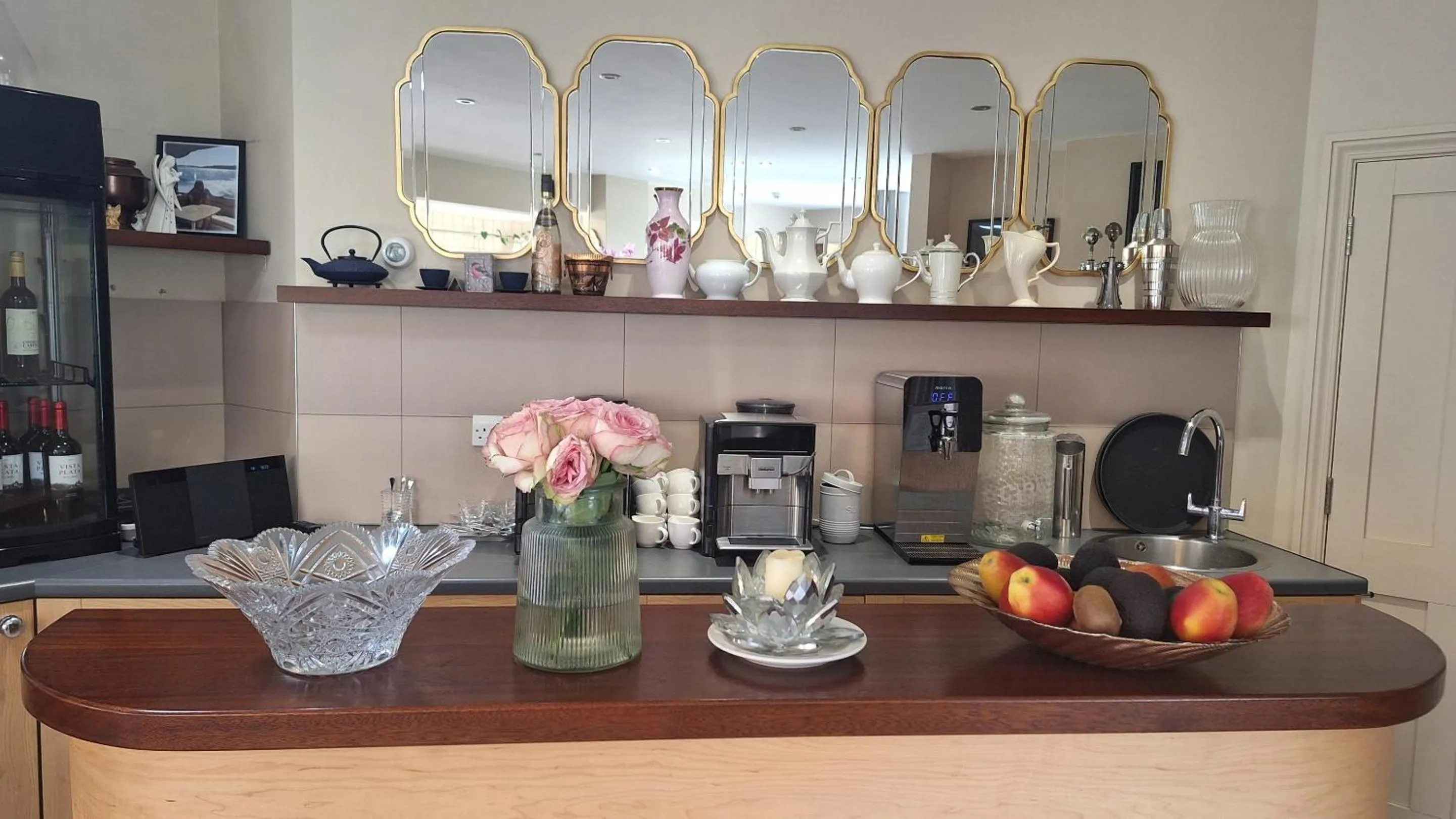 Lounge or bar in East Walls Hotel