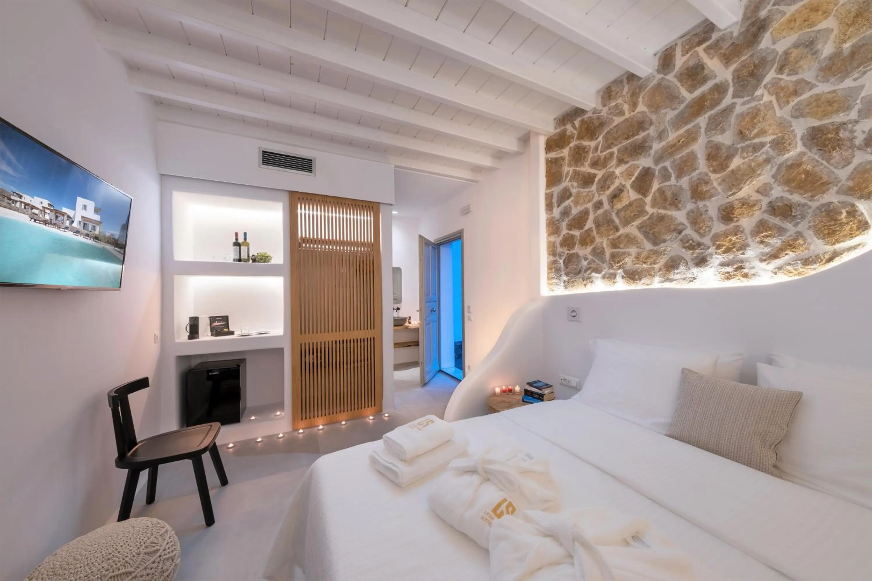 Bedroom, Bed in Legendary Suites