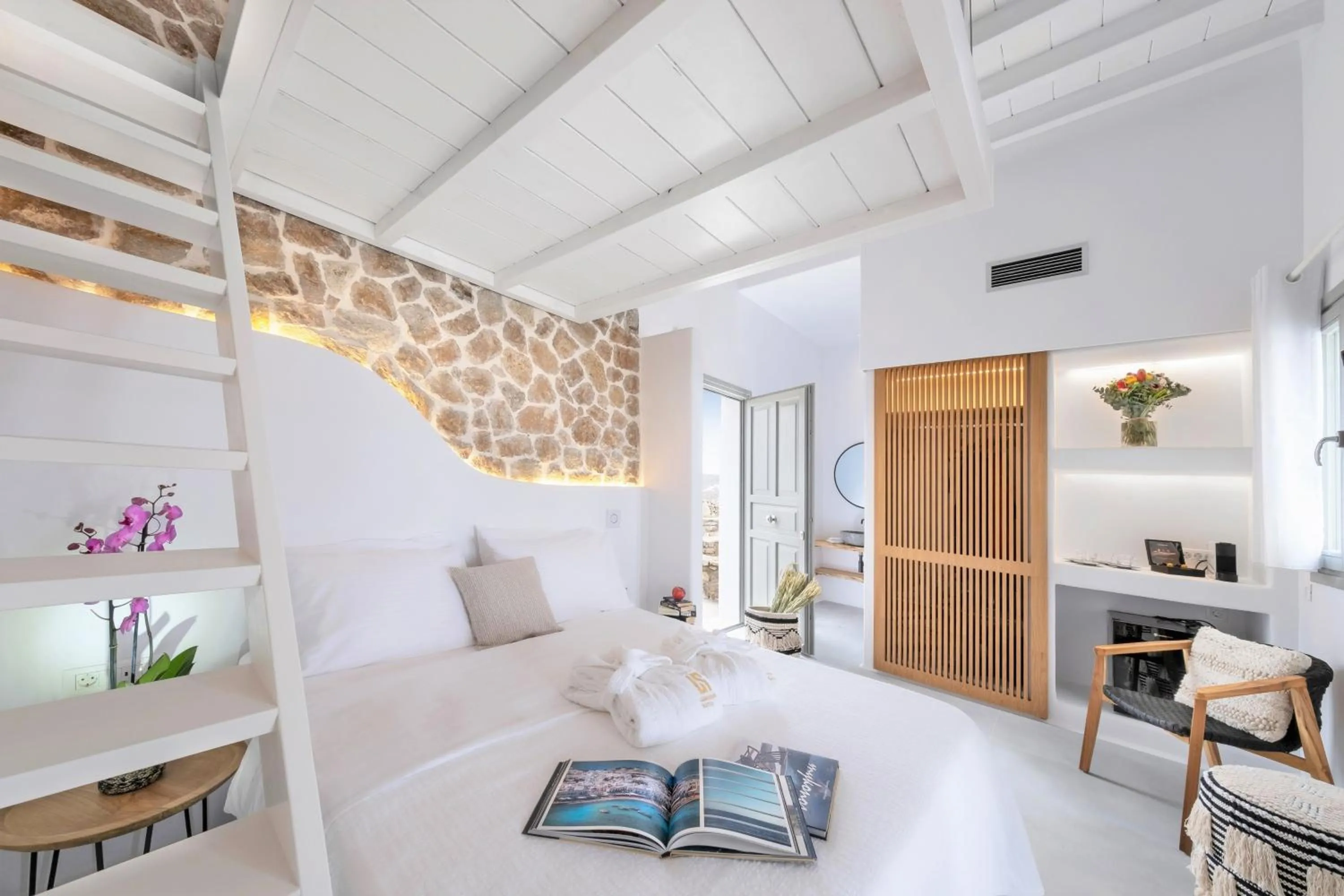 Bedroom, Bed in Legendary Suites