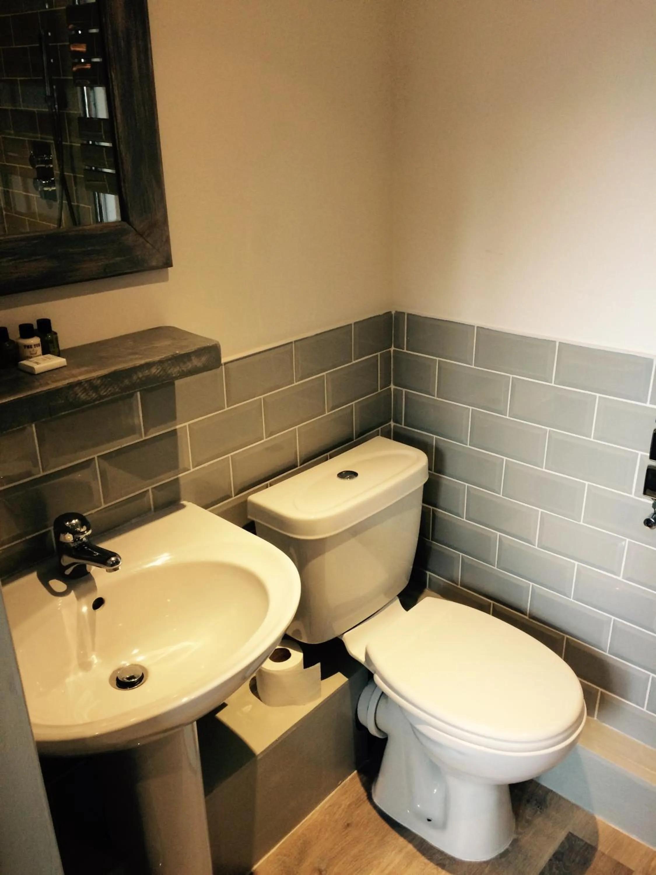 Bathroom in The Green Man Stanford