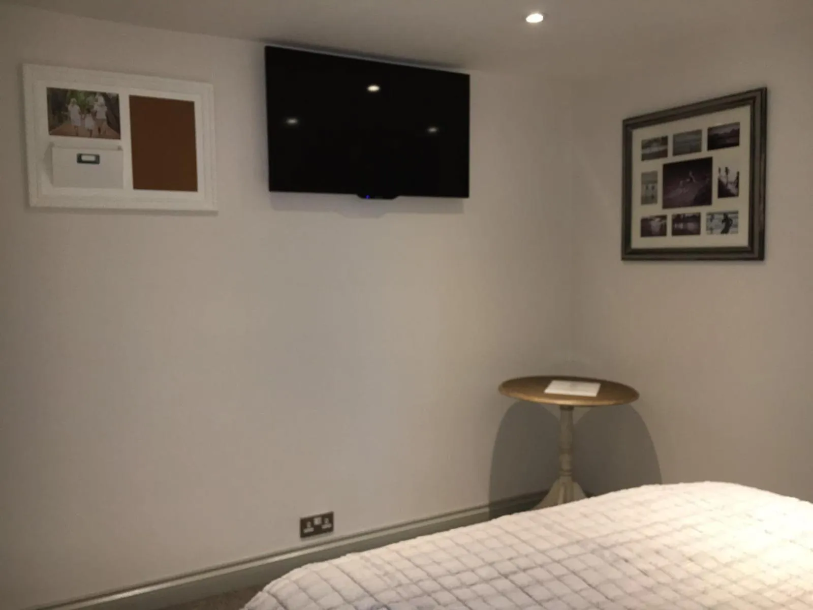 Decorative detail, Bed in The Green Man Stanford