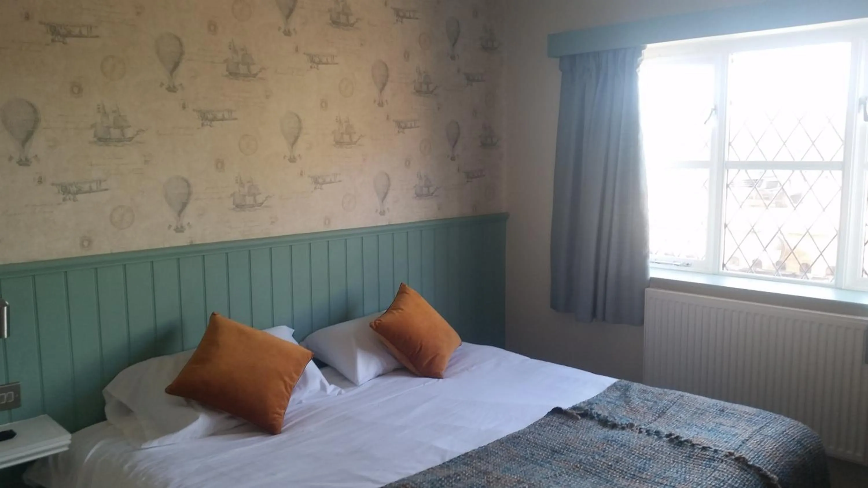 Day, Bed in The Green Man Stanford