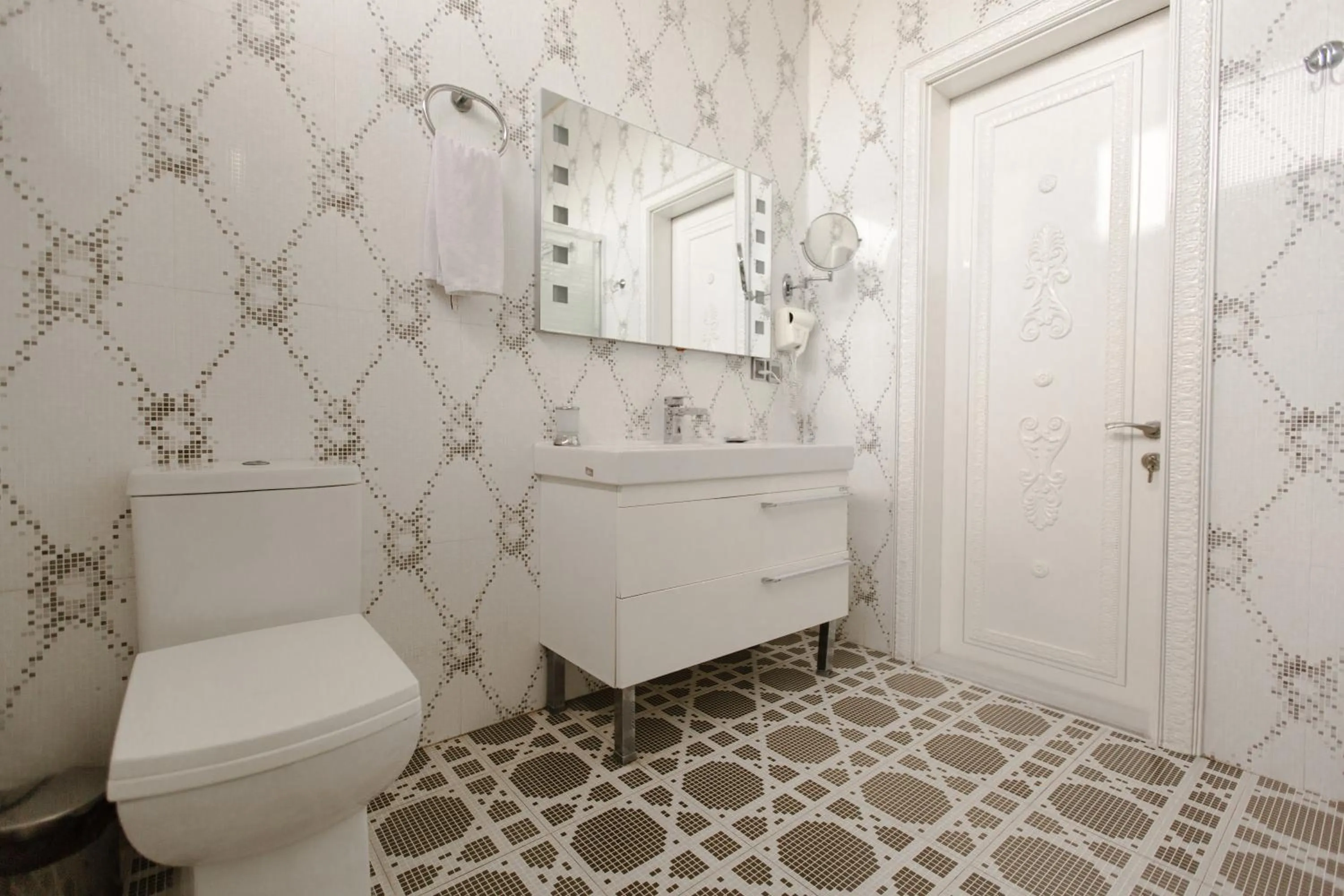 Bathroom in Admiral Hotel