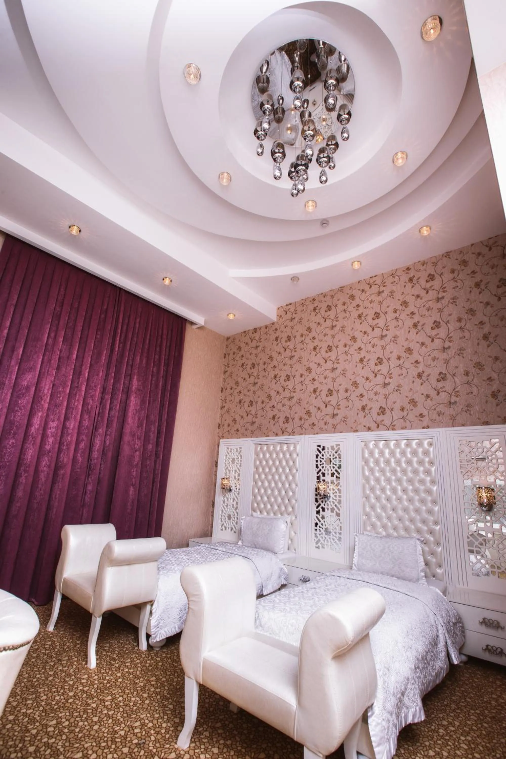 Bedroom, Bed in Admiral Hotel