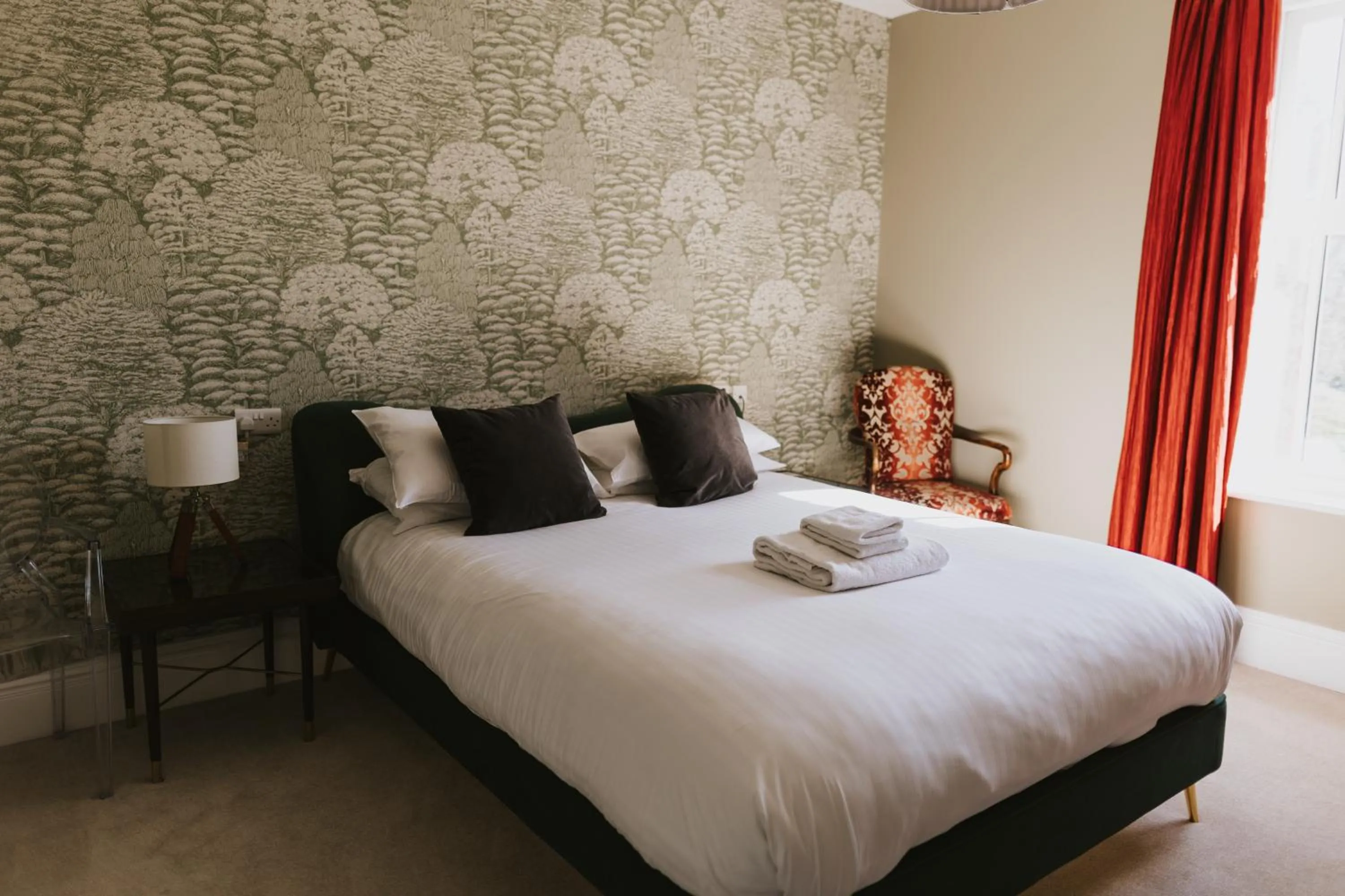 Bed in Healing Manor Hotel