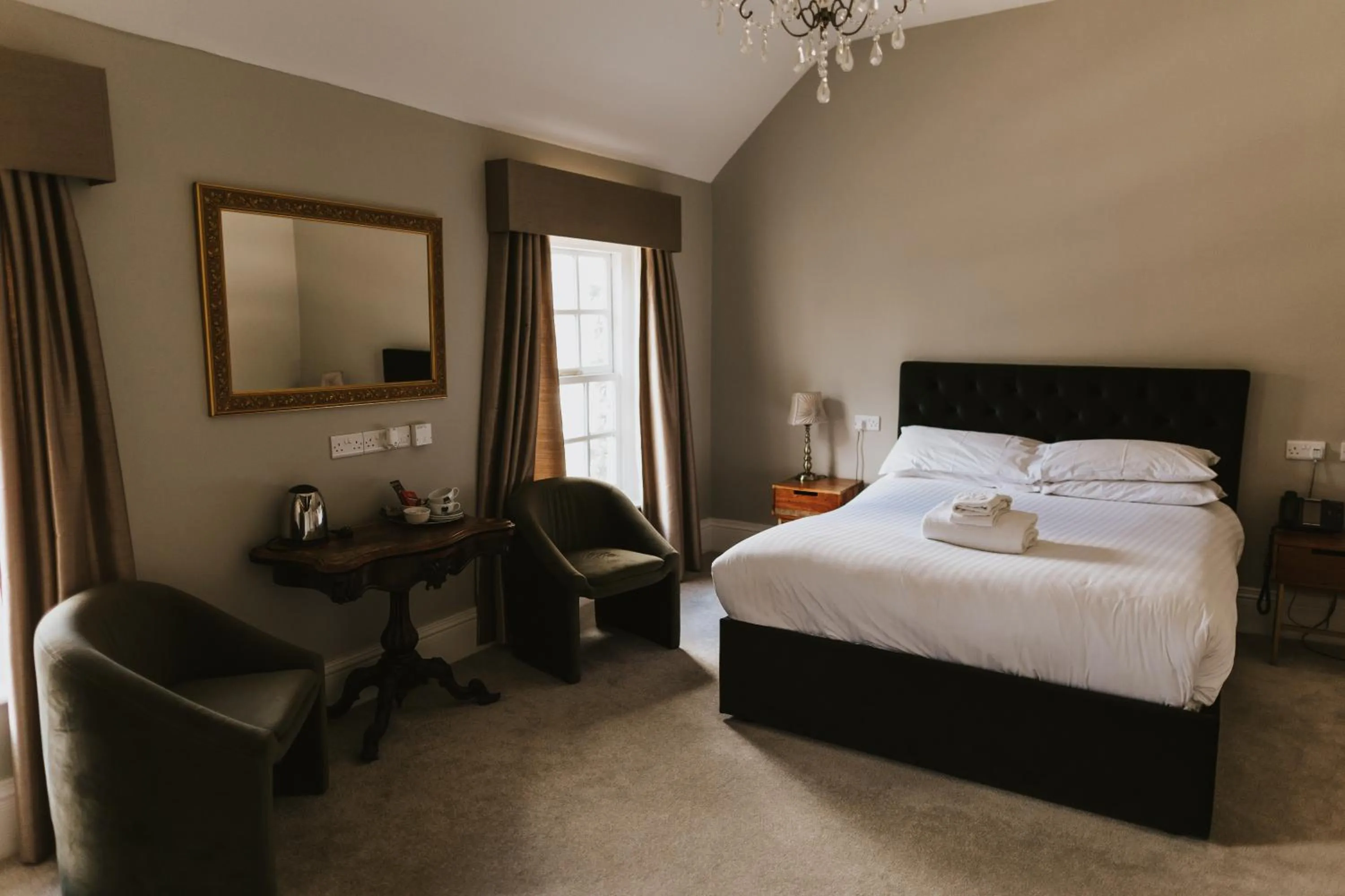 Bed in Healing Manor Hotel