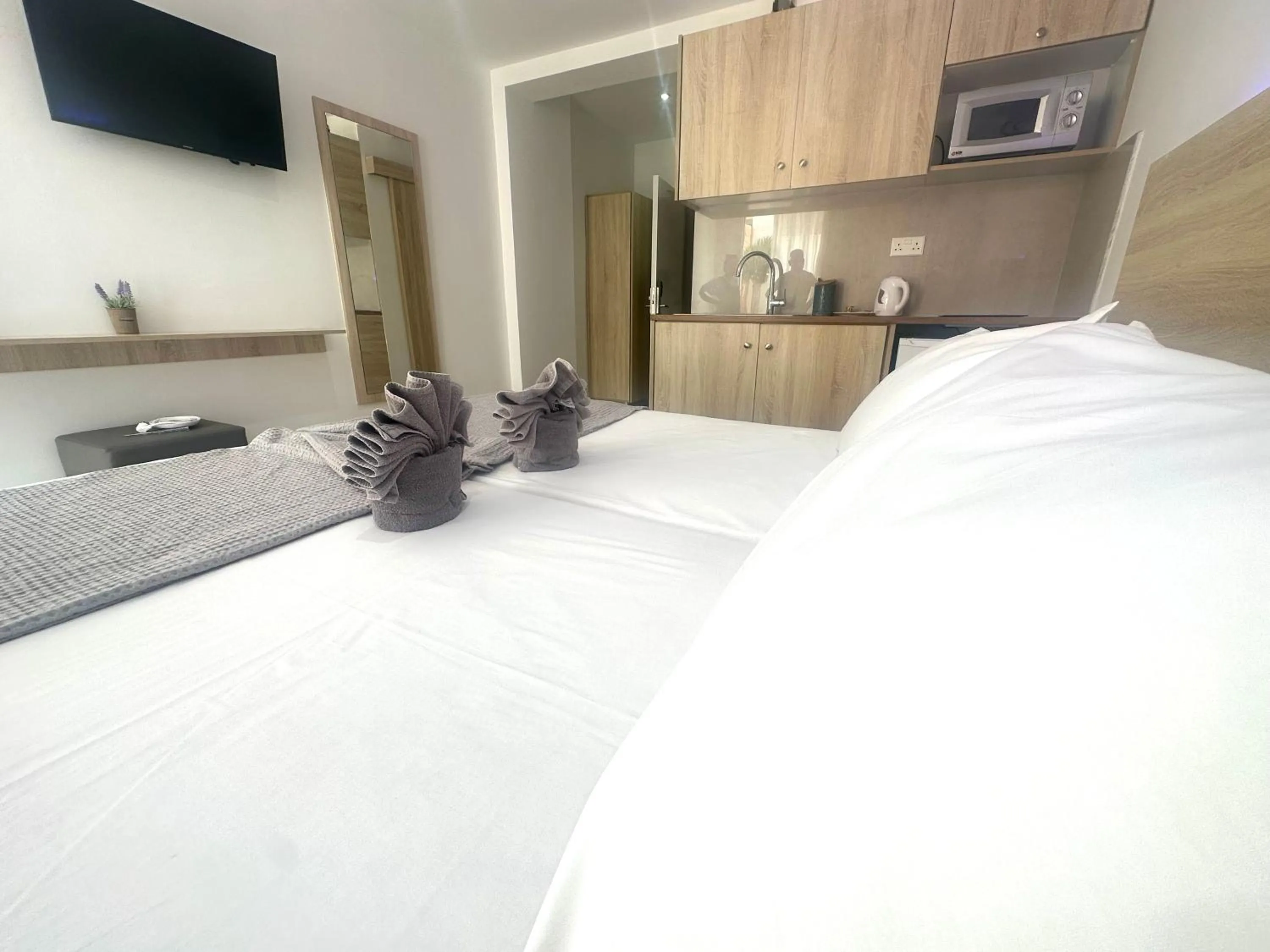 Bed in Sun Plaza Suites - Adults Only