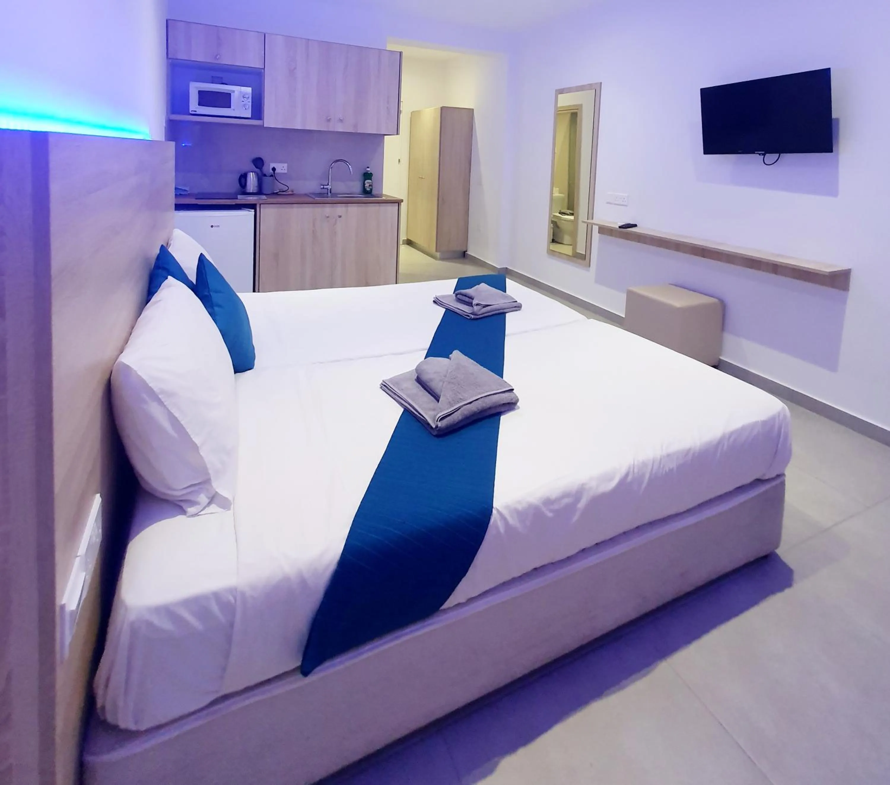 Bed in Sun Plaza Suites - Adults Only