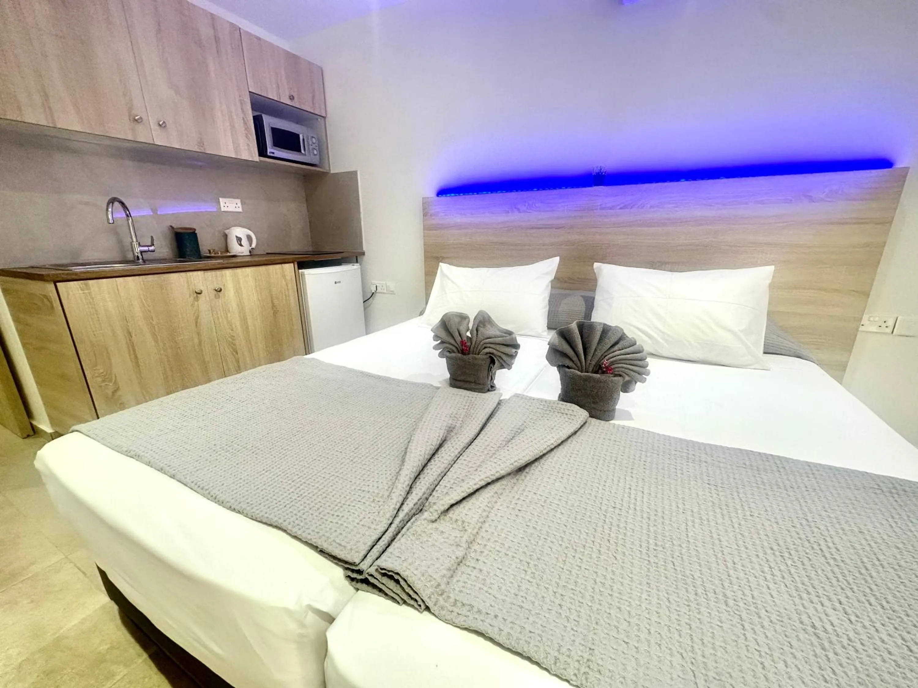 Bed in Sun Plaza Suites - Adults Only