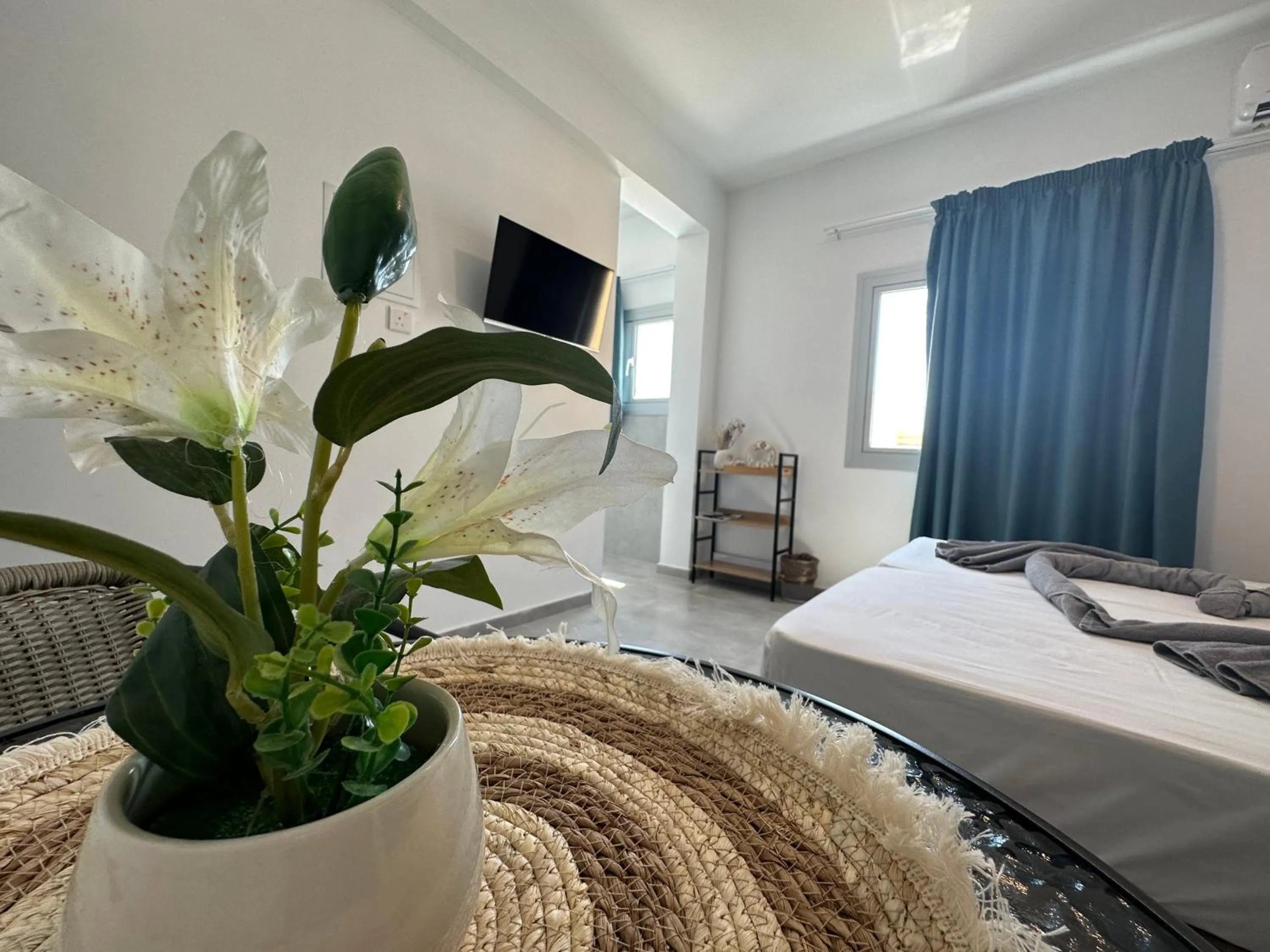 TV and multimedia, Bed in Sun Plaza Suites - Adults Only