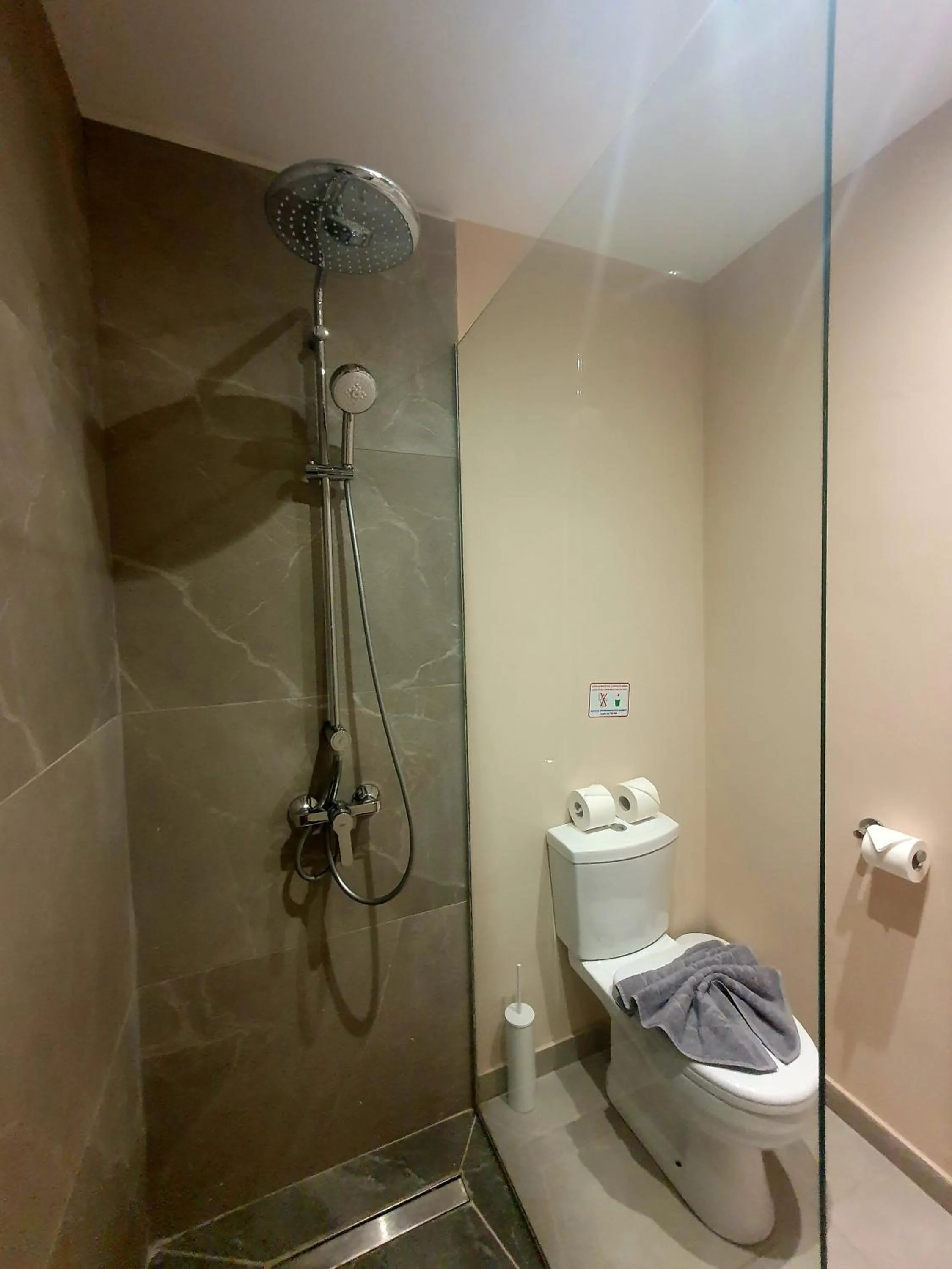 Shower in Sun Plaza Suites - Adults Only