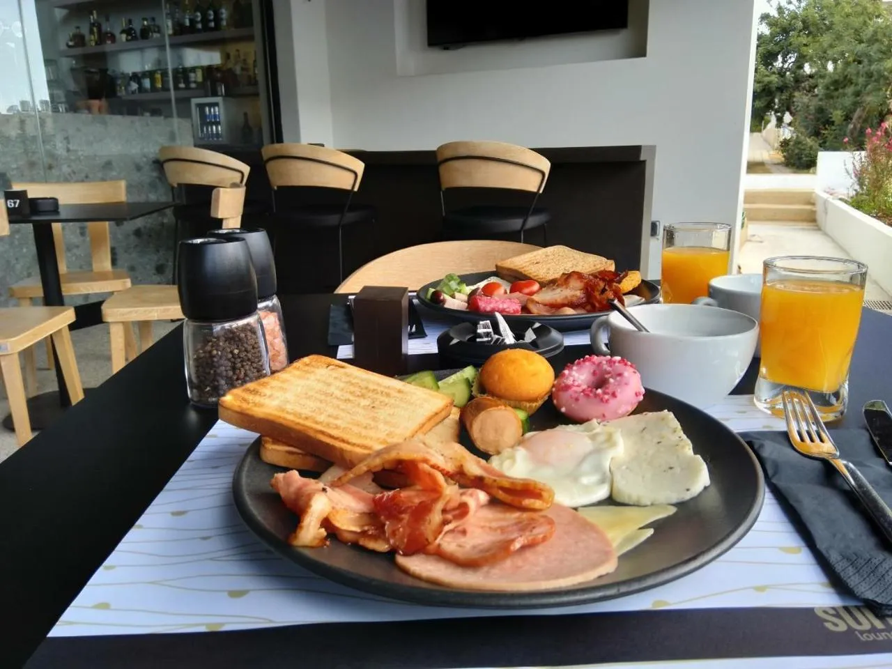 Restaurant/places to eat in Sun Plaza Suites - Adults Only