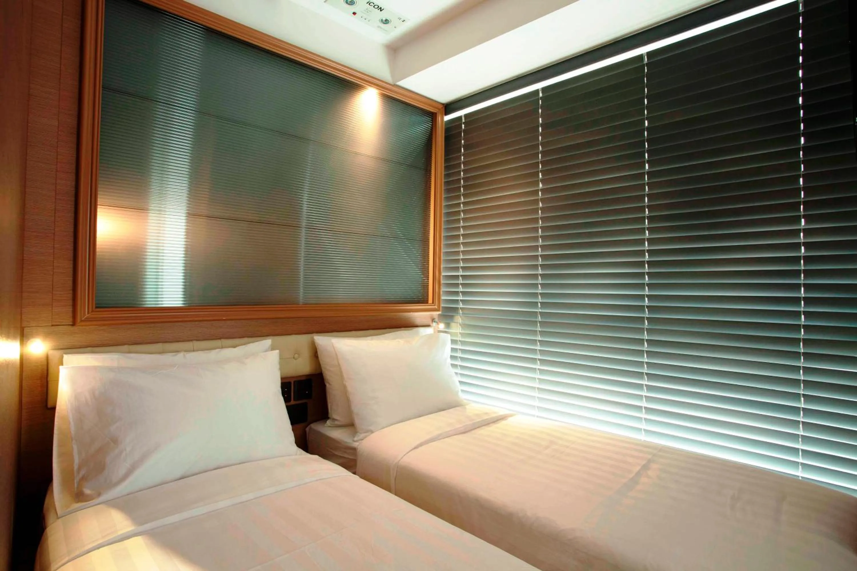 Photo of the whole room, Bed in Bluejay Residences Ap Lei Chau