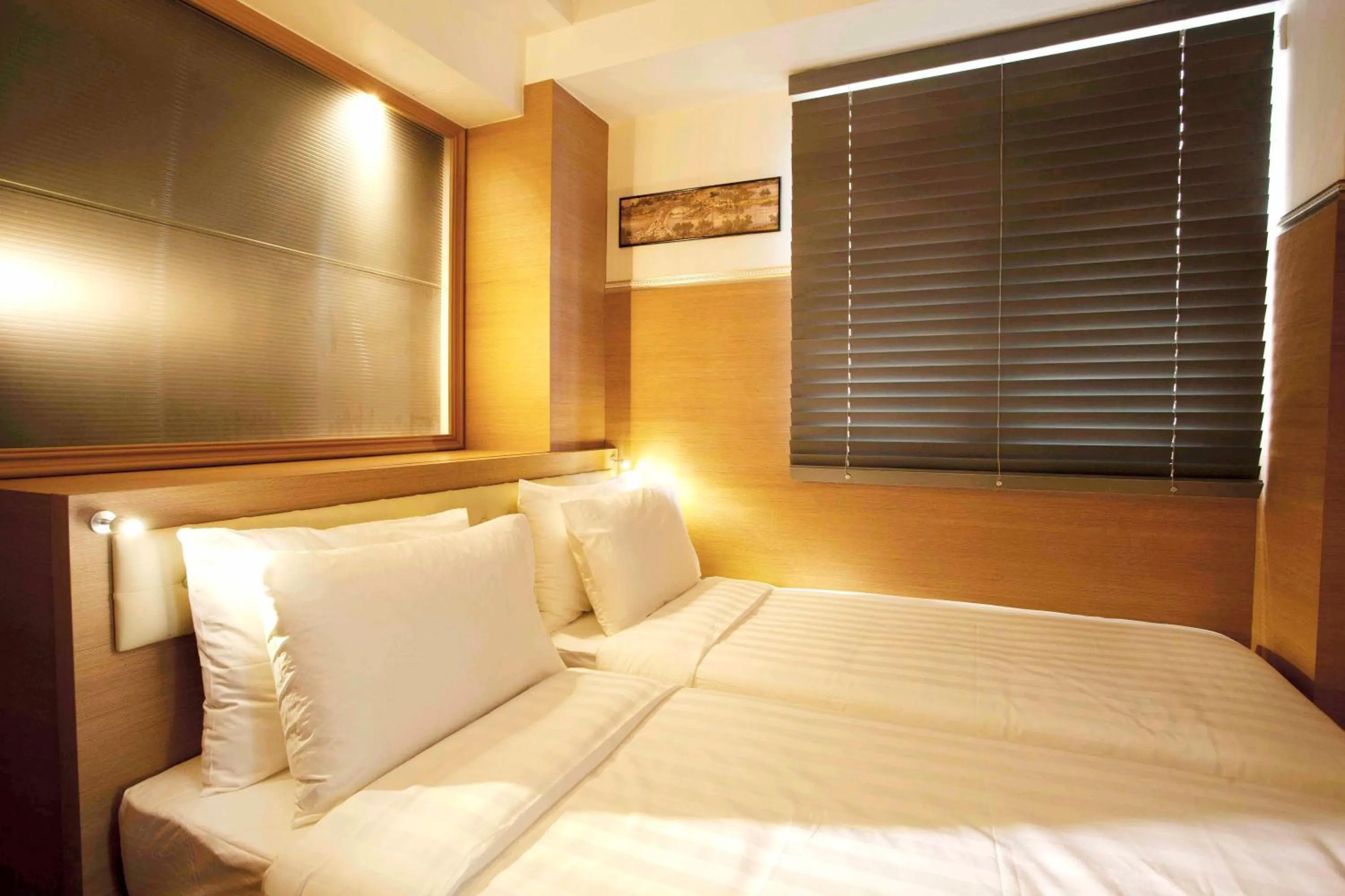 Photo of the whole room, Bed in Bluejay Residences Ap Lei Chau