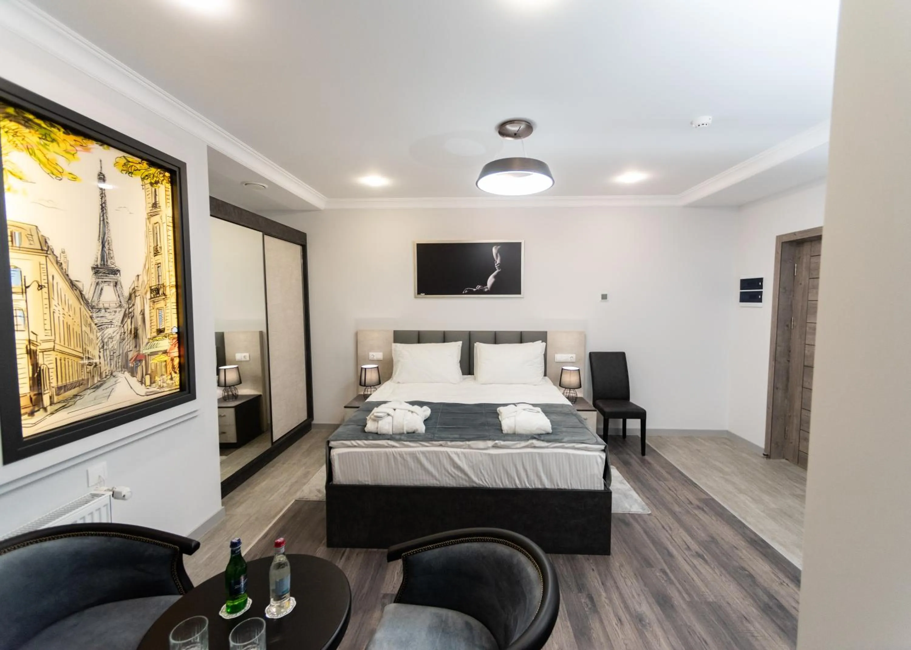 Bed in Downtown Suites Yerevan