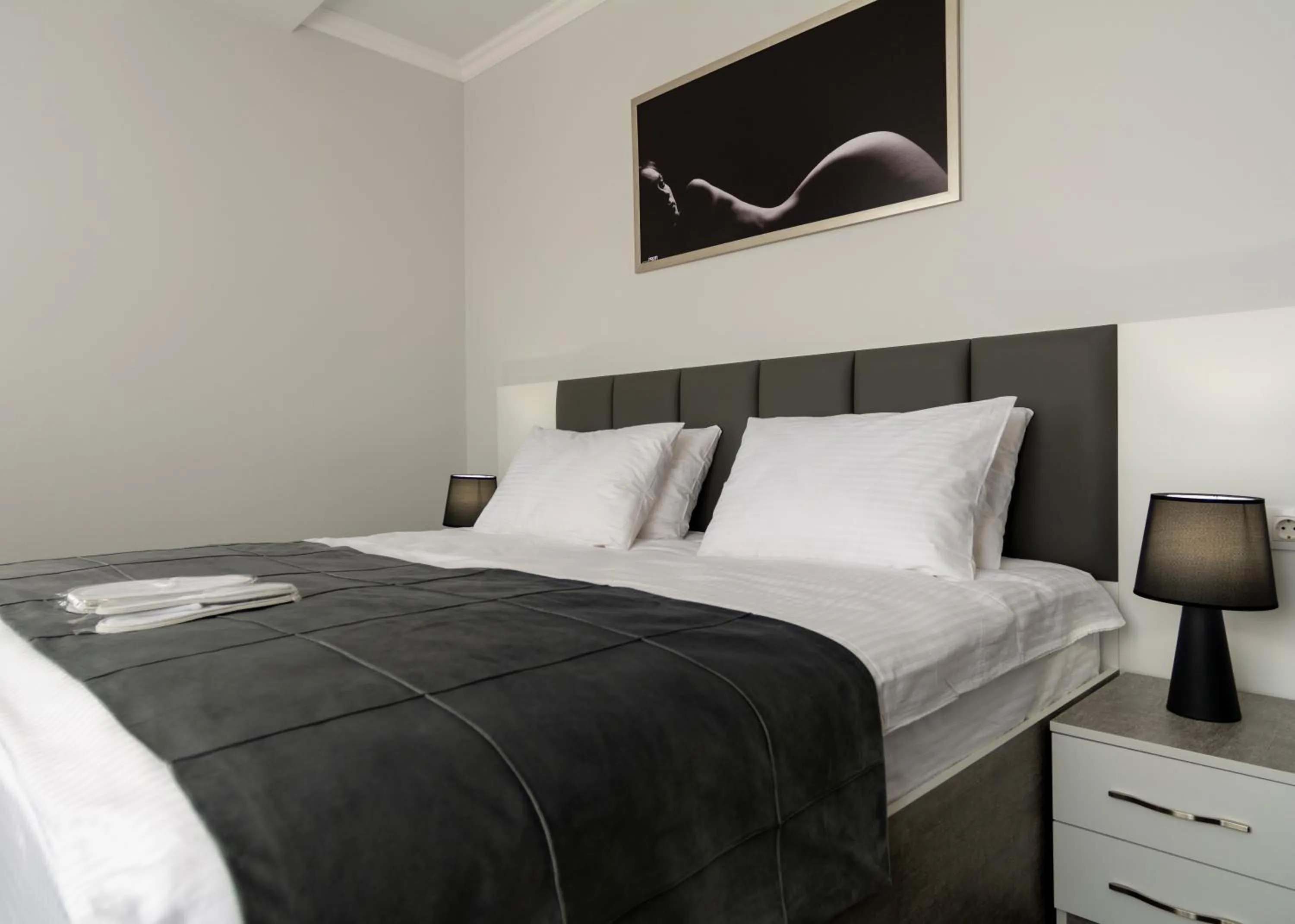 Bed in Downtown Suites Yerevan