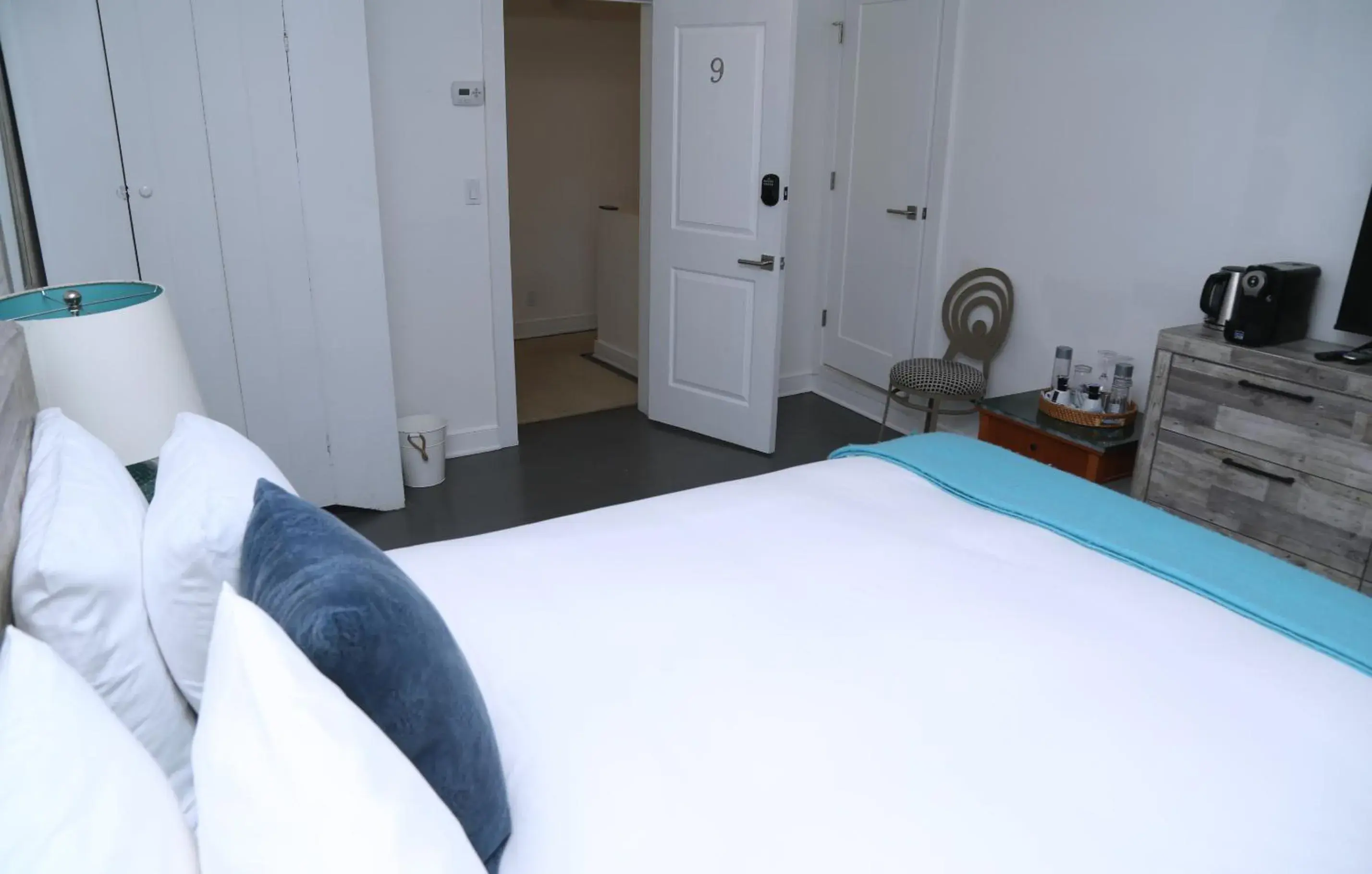 Queen Room in Harpoon House Queen Room in Harpoon House