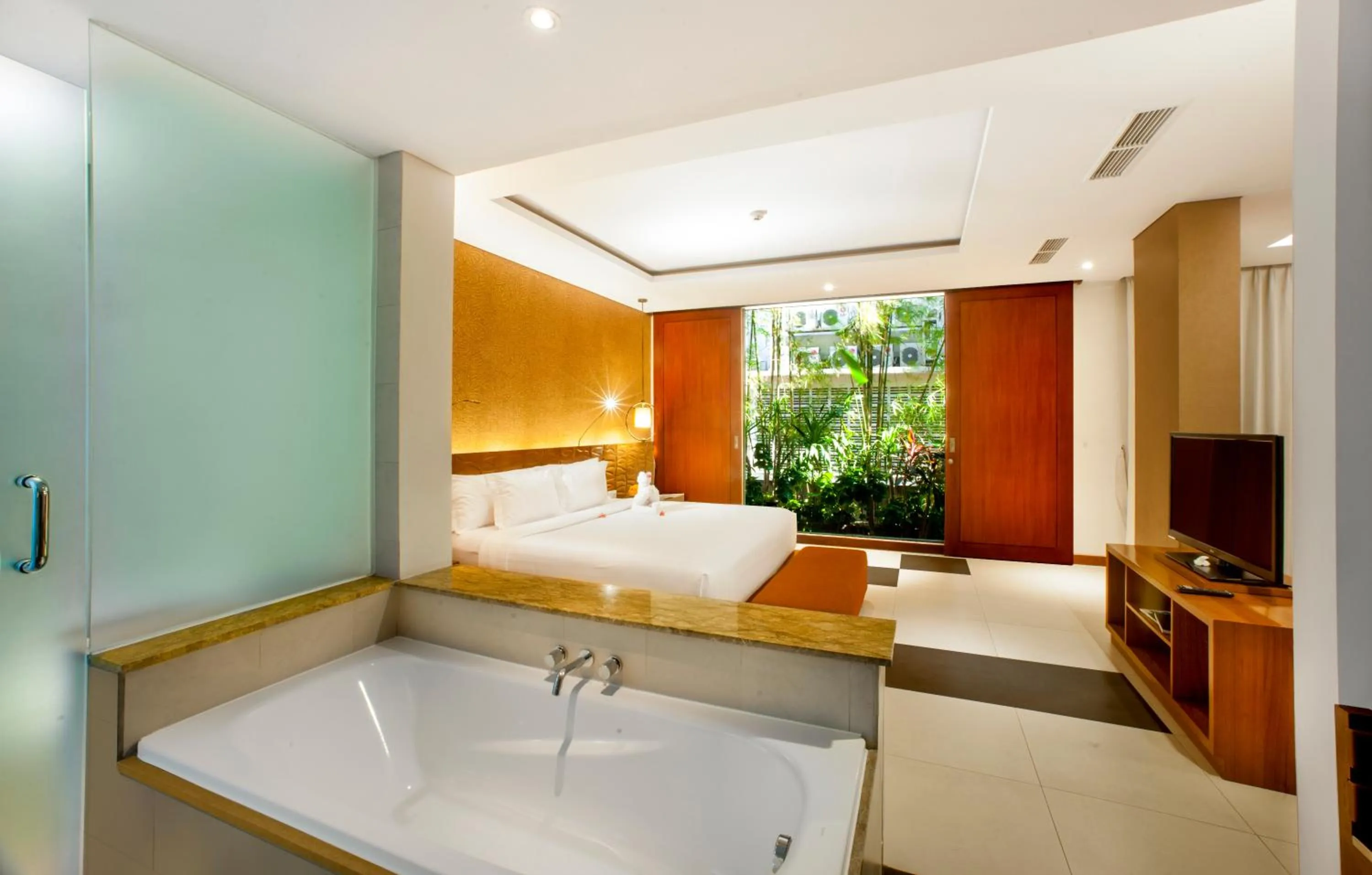 Bedroom, Bed in Sun Island Hotel & Spa Legian