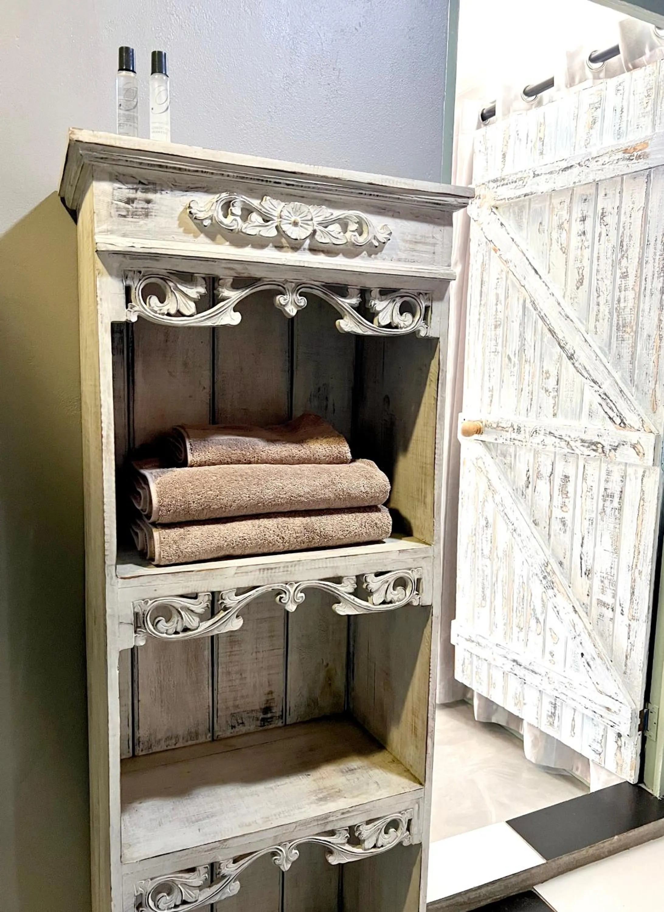 Bathroom, Bed in Terebinte Bed & Breakfast