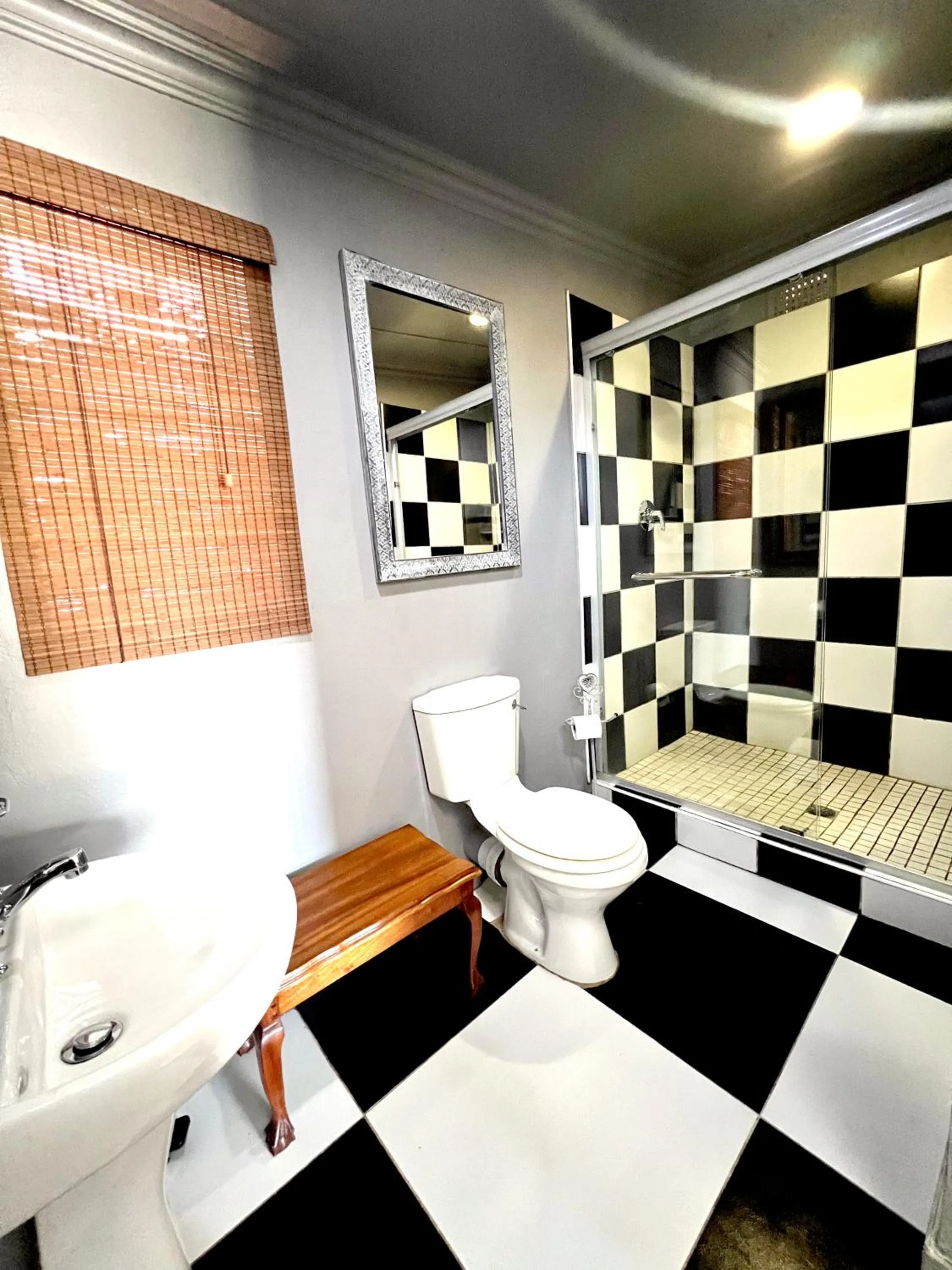 Shower in Terebinte Bed & Breakfast