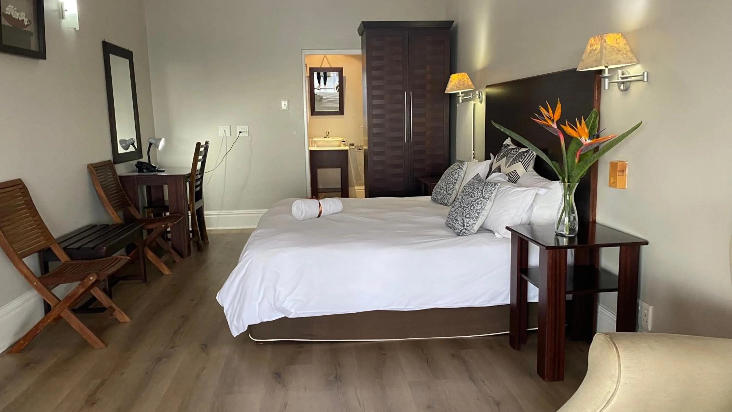 Photo of the whole room, Bed in Sir Roys at the Sea