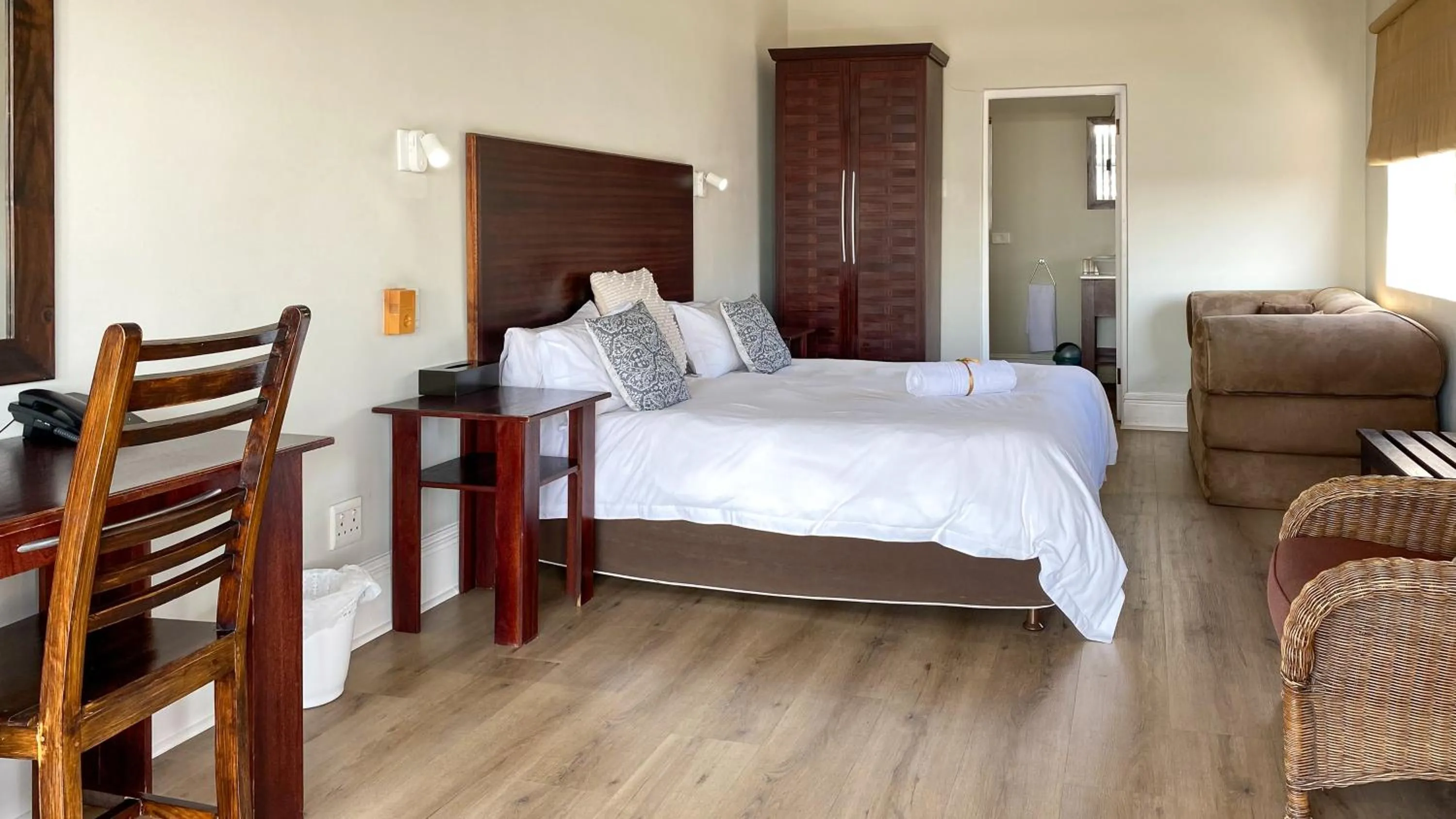 Photo of the whole room, Bed in Sir Roys at the Sea