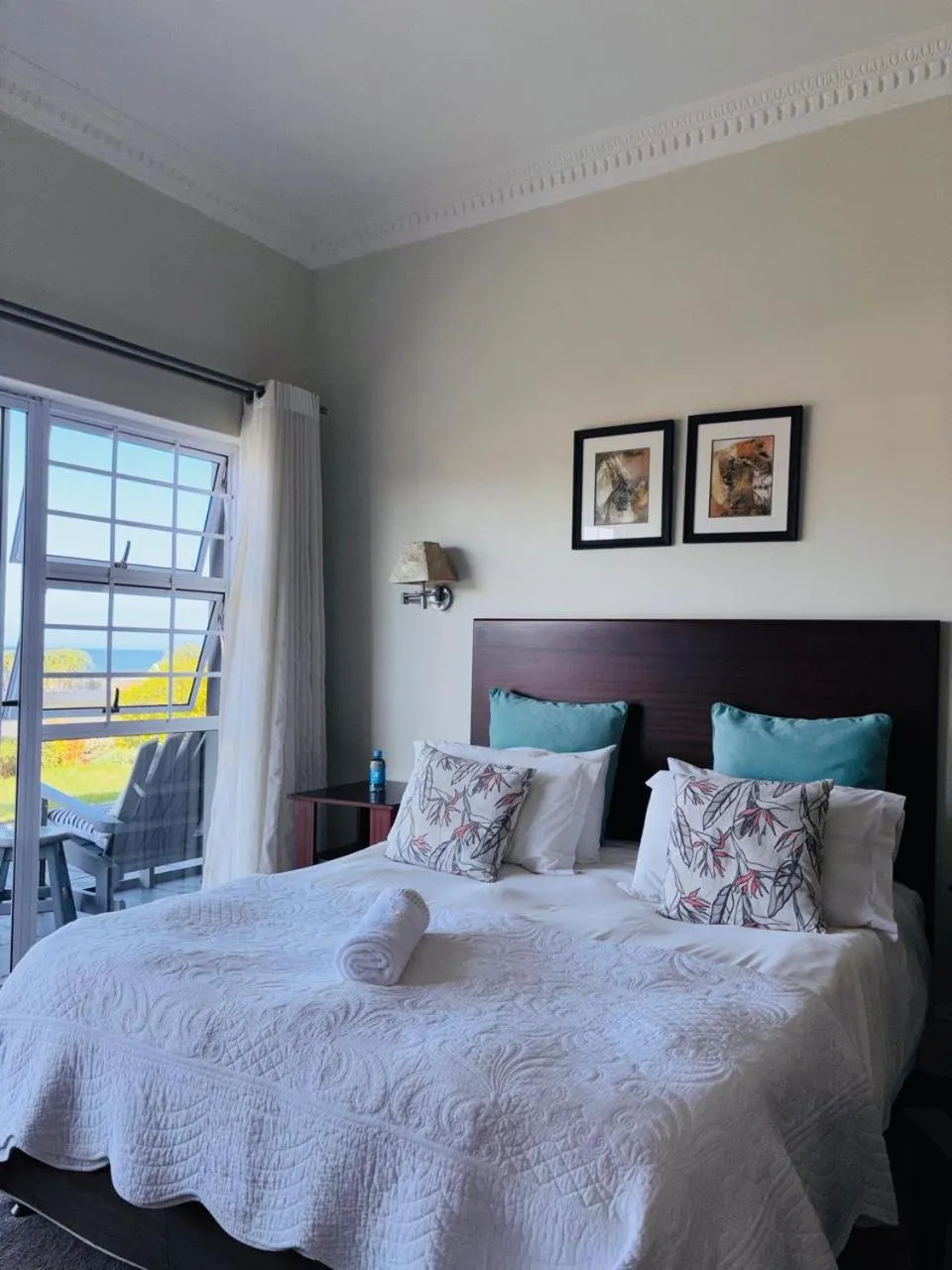 Bed in Sir Roys at the Sea