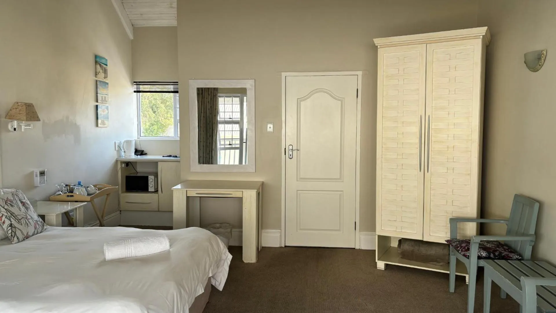 Bed in Sir Roys at the Sea