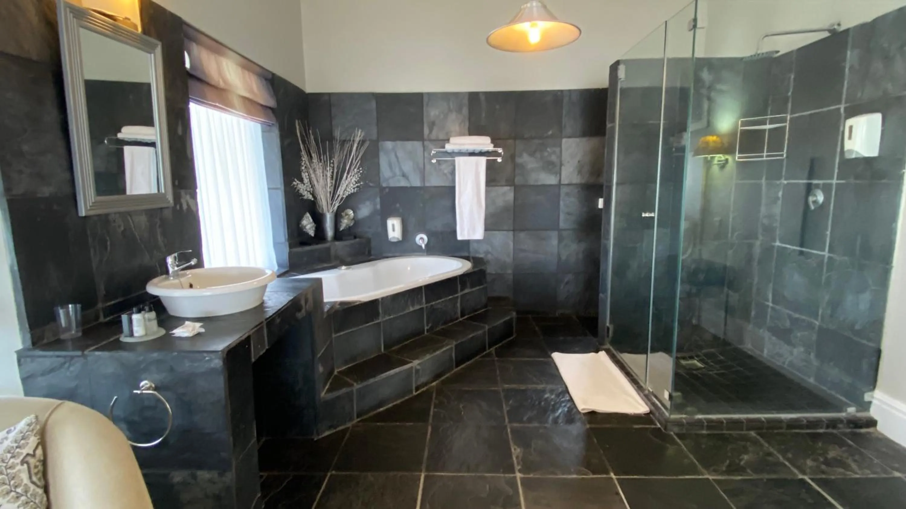 Shower in Sir Roys at the Sea