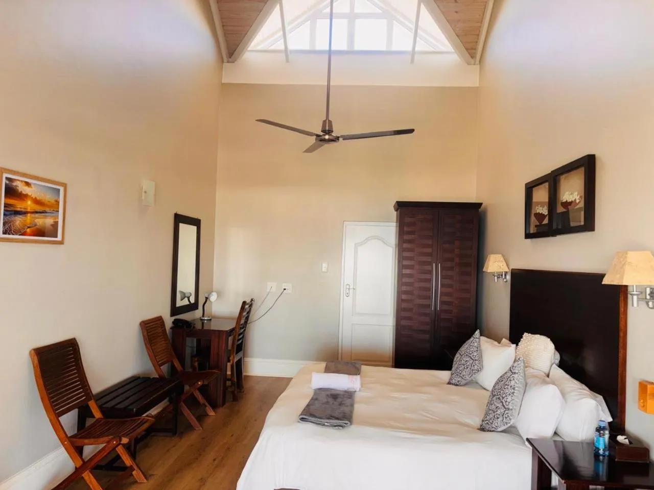 Photo of the whole room, Bed in Sir Roys at the Sea