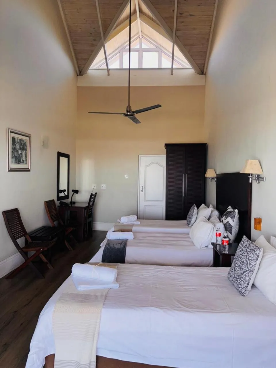 Bedroom, Bed in Sir Roys at the Sea