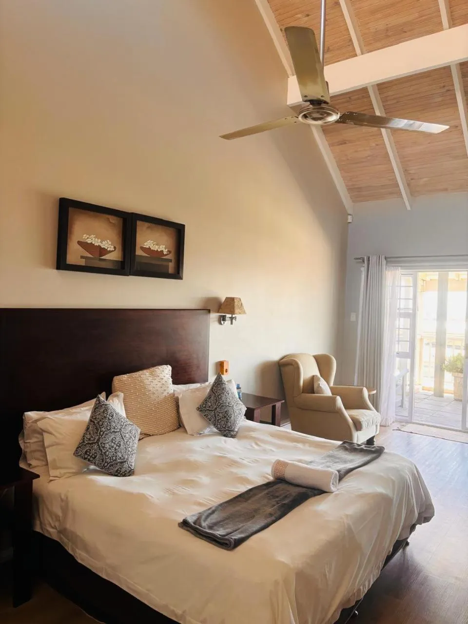 Bedroom, Bed in Sir Roys at the Sea