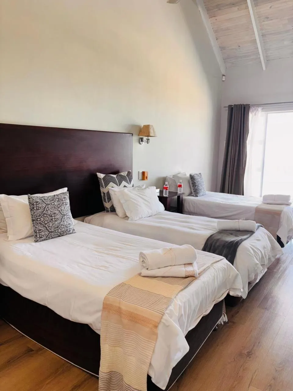 Bedroom, Bed in Sir Roys at the Sea