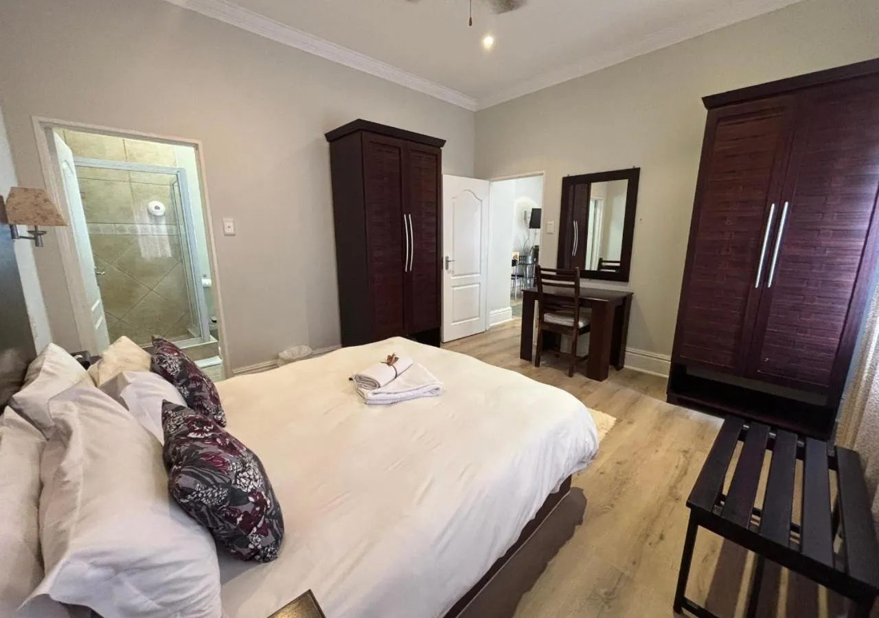 Photo of the whole room, Bed in Sir Roys at the Sea