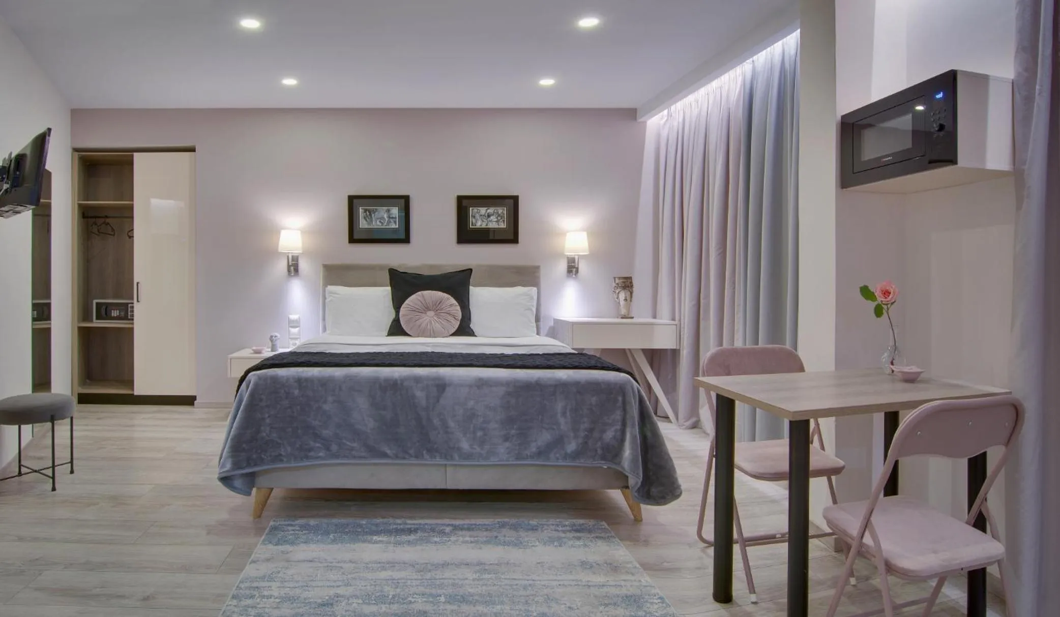 Photo of the whole room, Bed in ERMIS