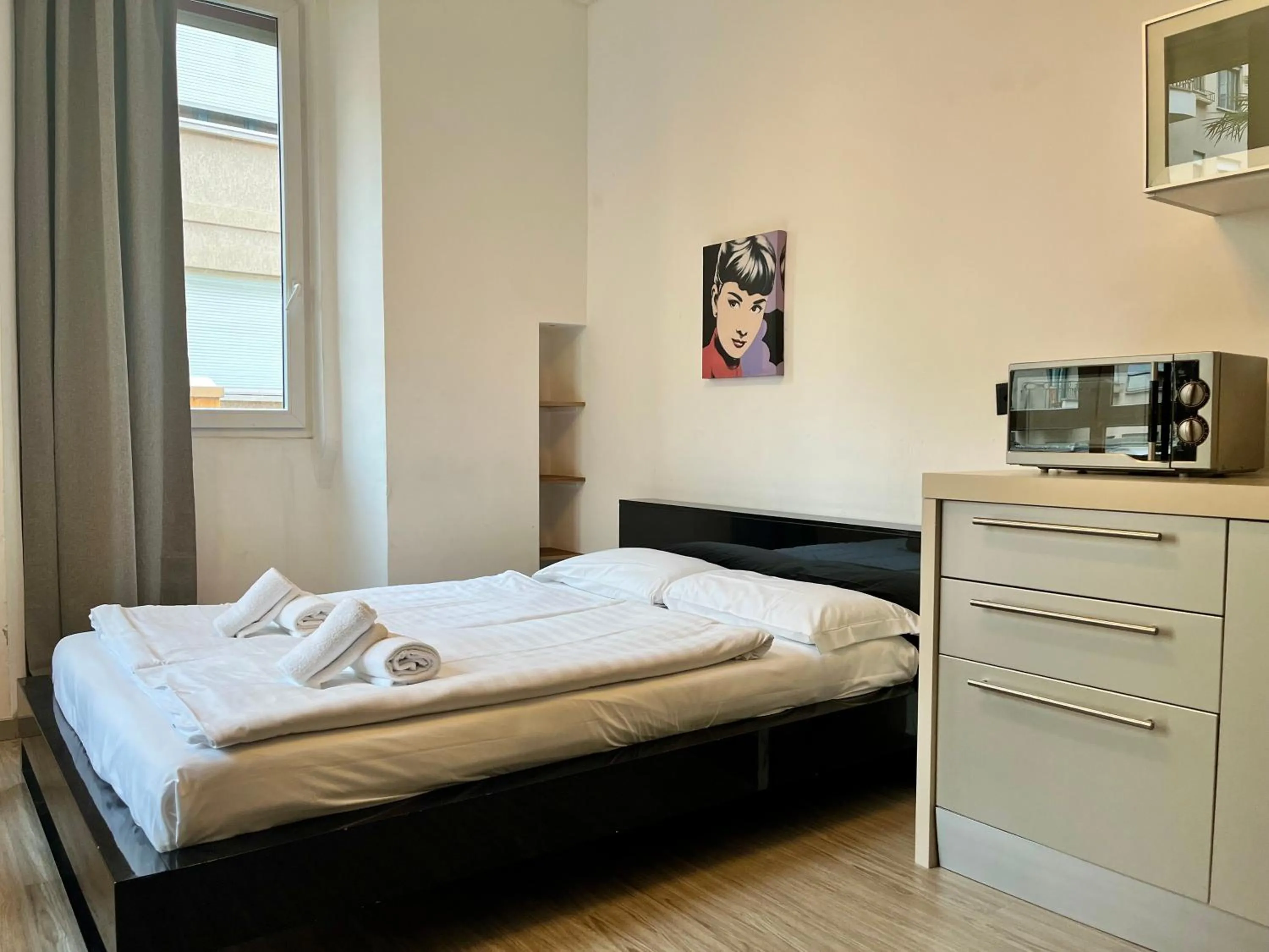 Bed in GuestHouse University by LR - self check in