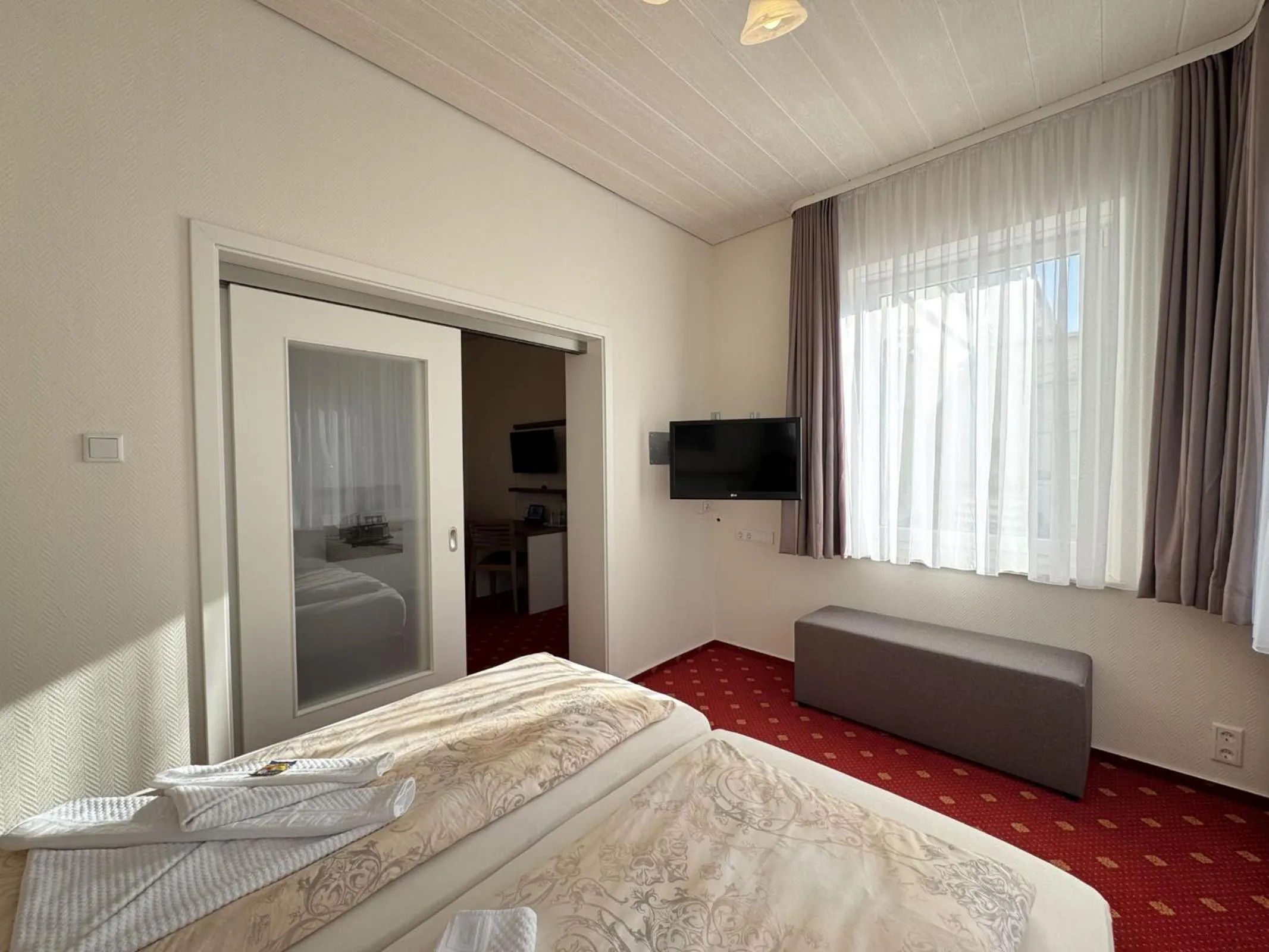 Photo of the whole room, Bed in Hotel Weisse Düne