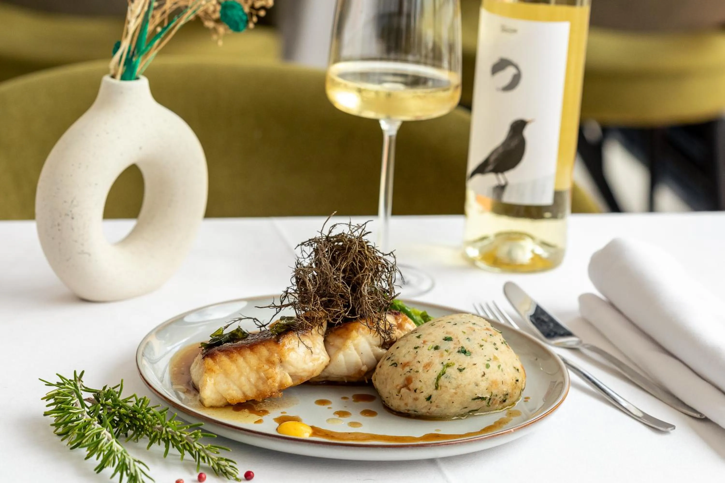 Food and drinks in Regency Salgados Hotel & Spa