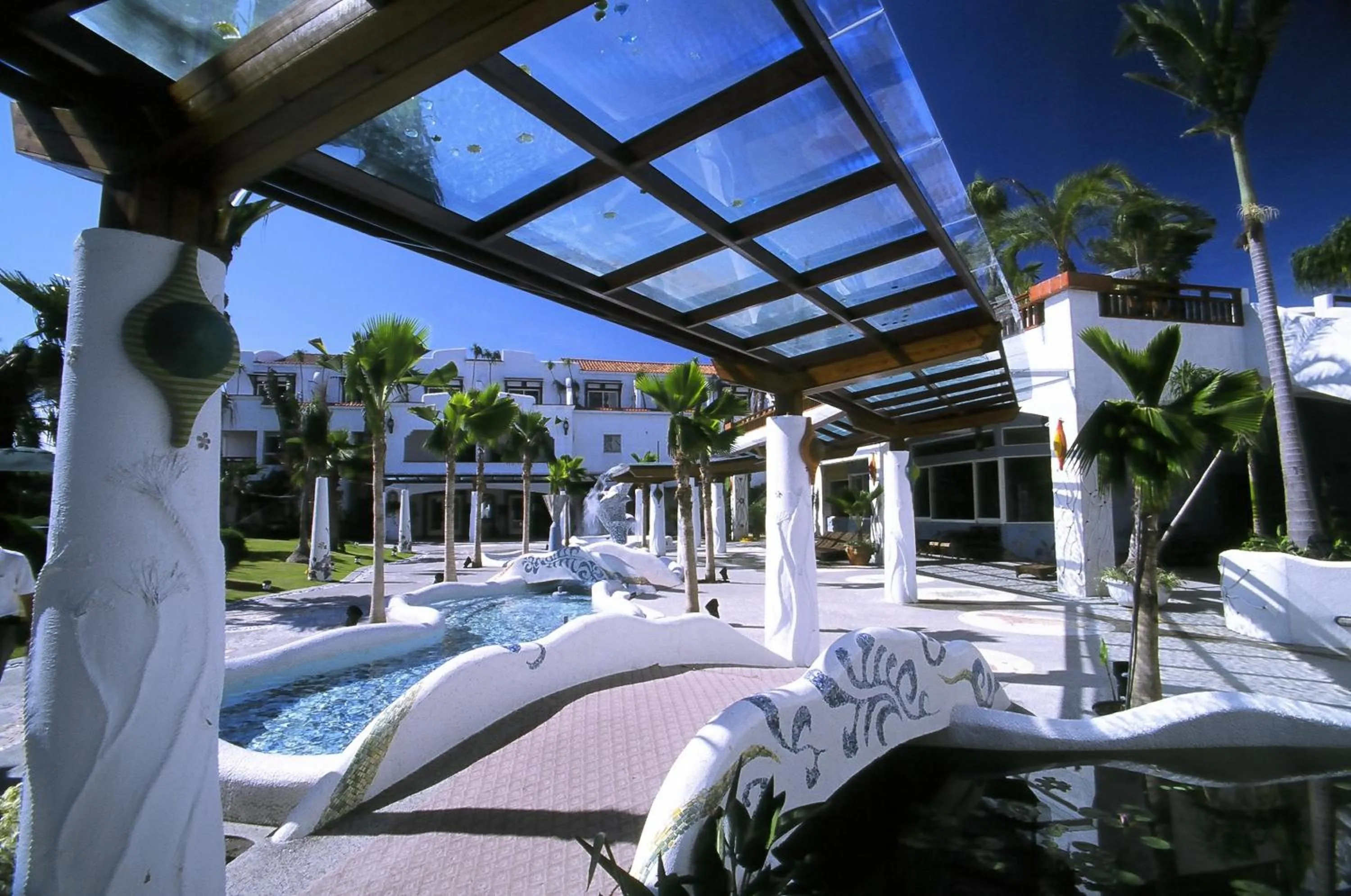 Area and facilities in Shangrila Boutique Hotel