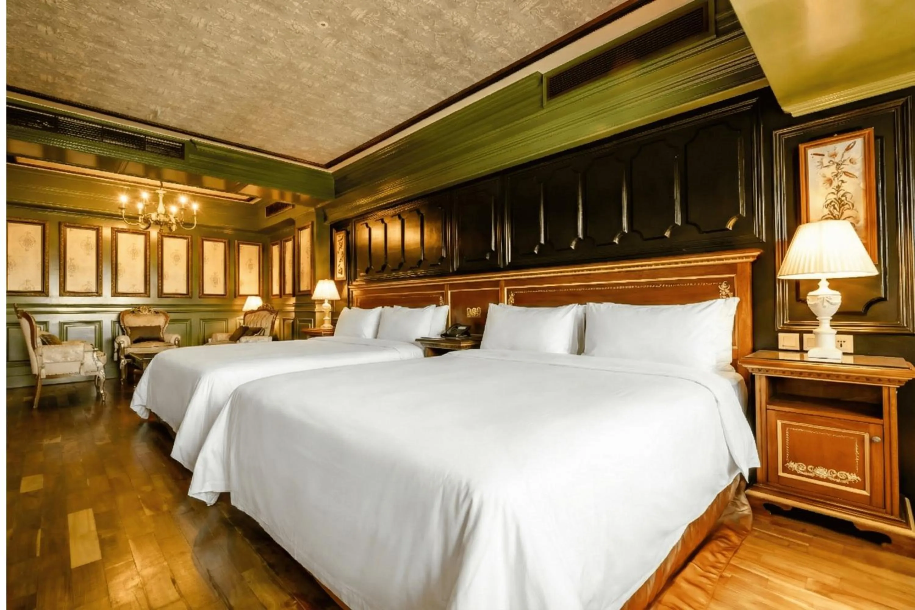 Bed in Shangrila Boutique Hotel