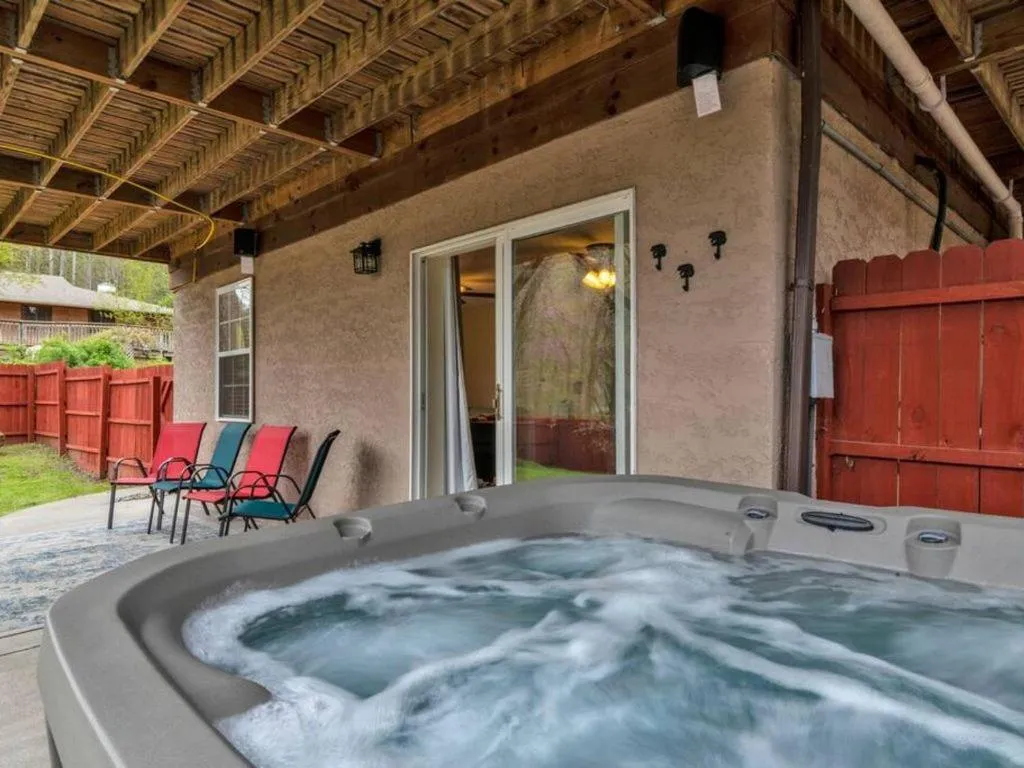 Spa and wellness centre/facilities in Soco Serene Cabin in the Heart of Maggie Valley