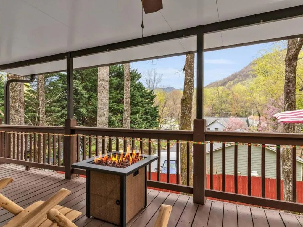 Balcony/Terrace in Soco Serene Cabin in the Heart of Maggie Valley