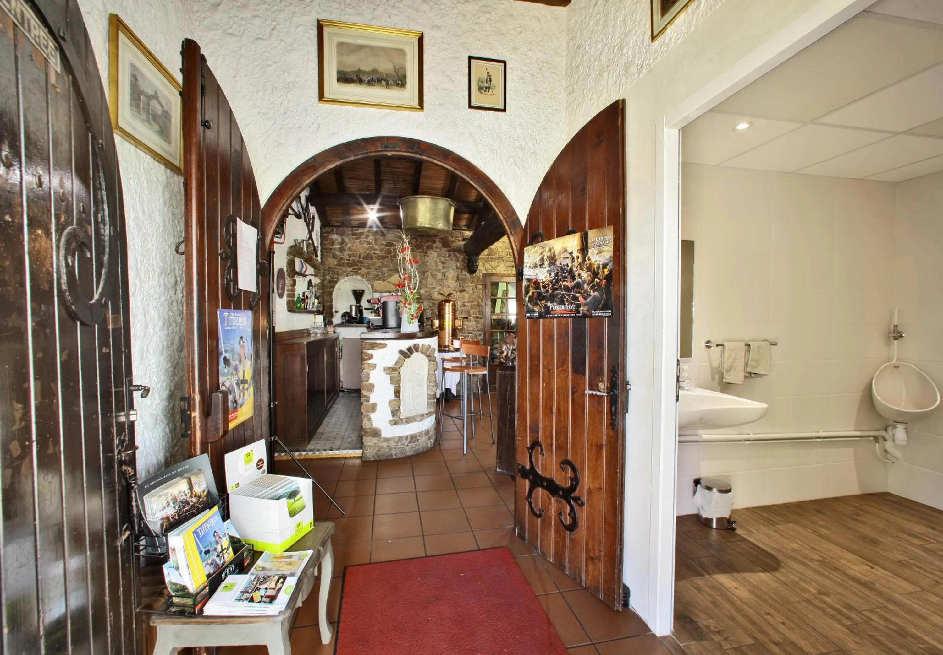 Toilet in Logis Hôtel La Chaumière