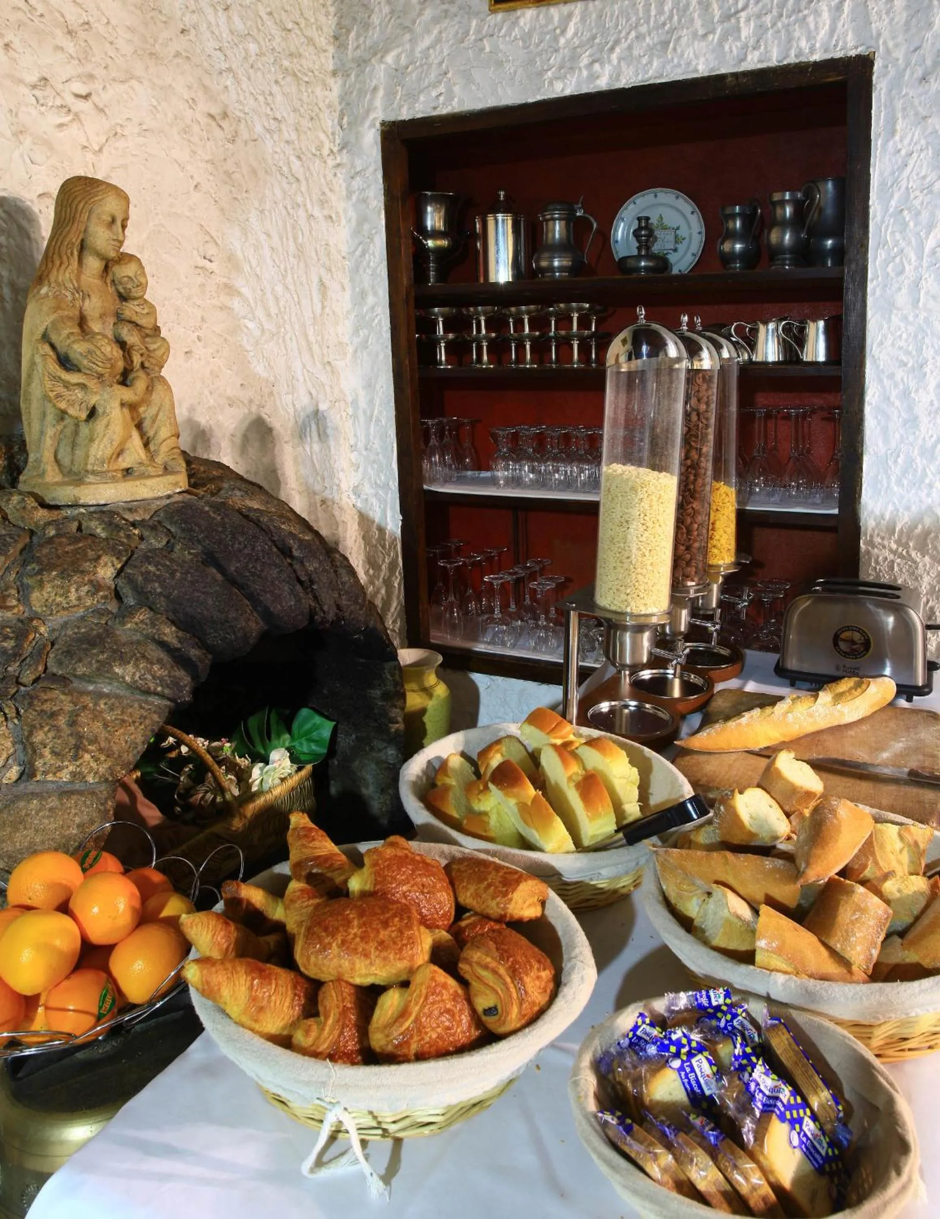 Food and drinks in Logis Hôtel La Chaumière