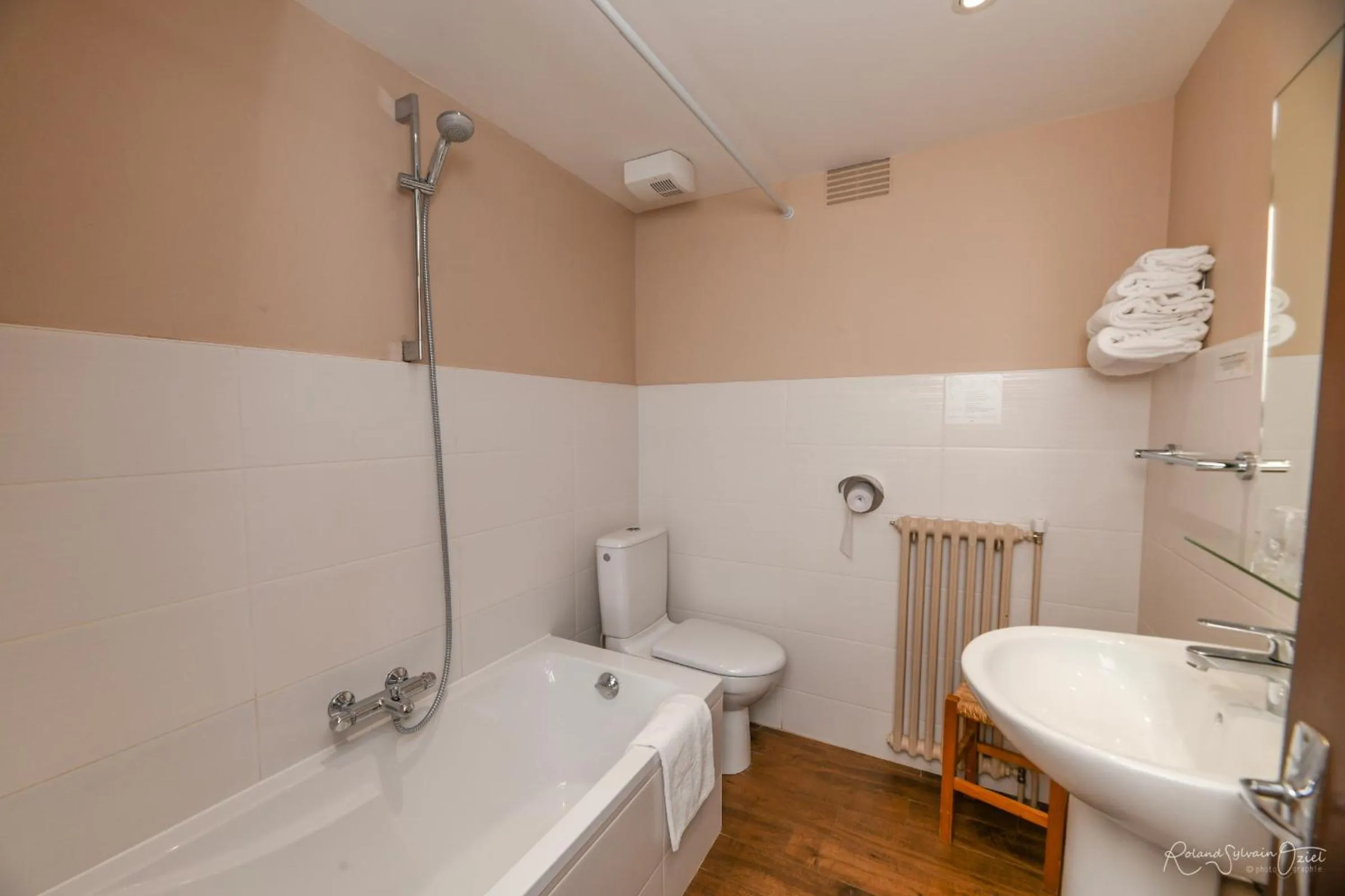 Bathroom in Logis Hôtel La Chaumière