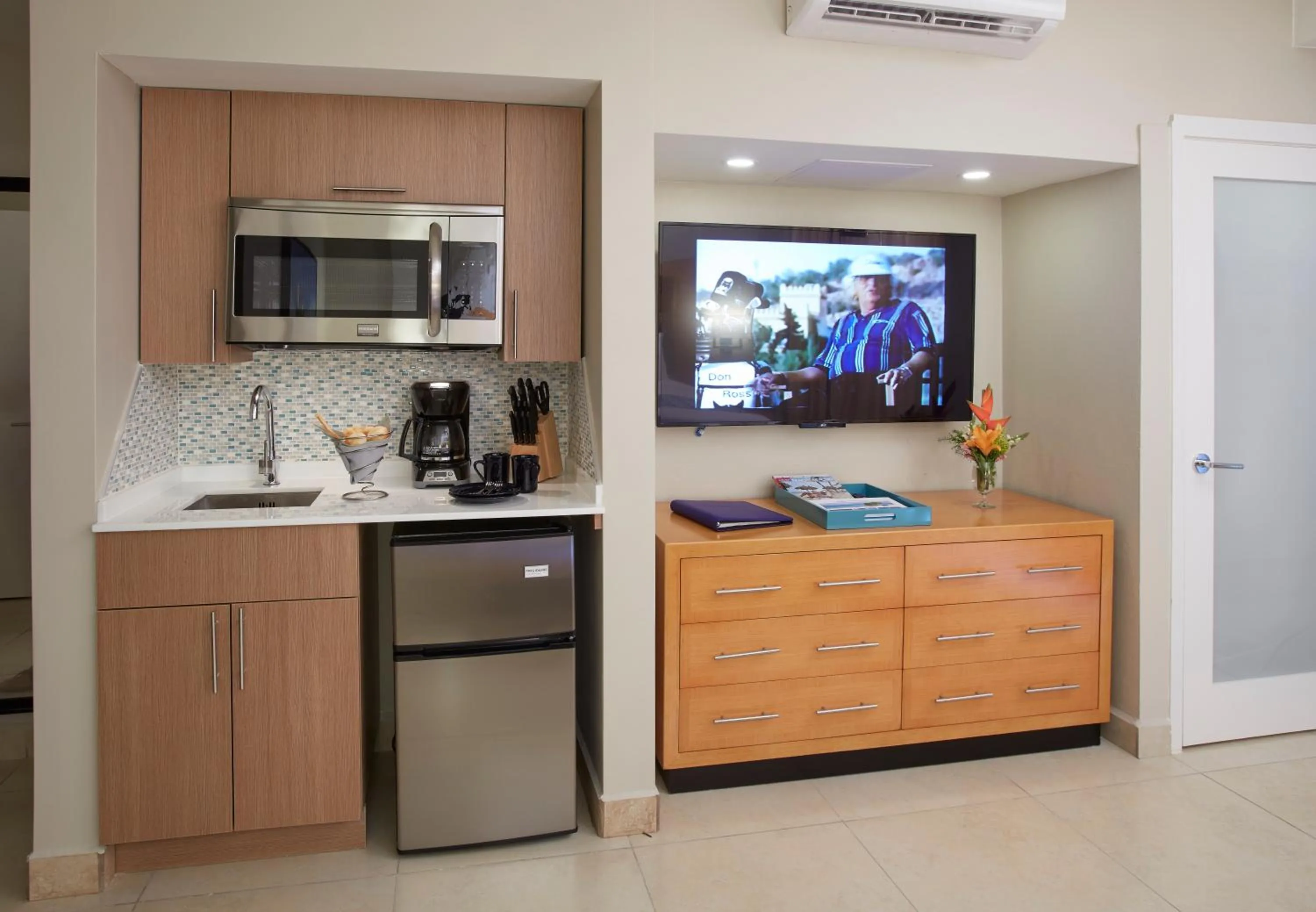 Kitchen or kitchenette in Divi Dutch Village Beach Resort