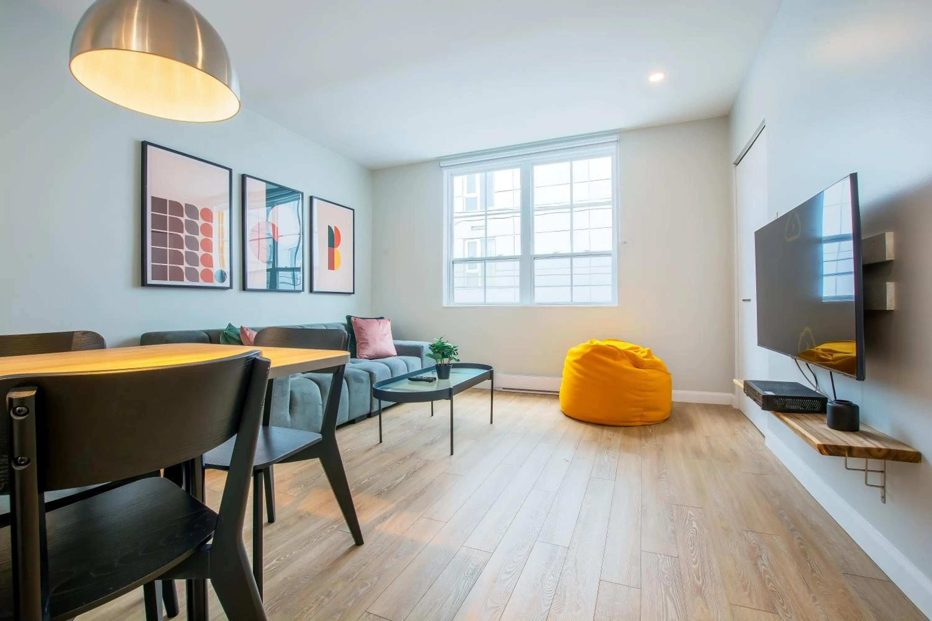 (1-114) Two Bedroom Apartment on 2 floors - 1½ Bathroom in Appart Hôtel Le Saint-Anselme - Par Revenus Locatifs Qc