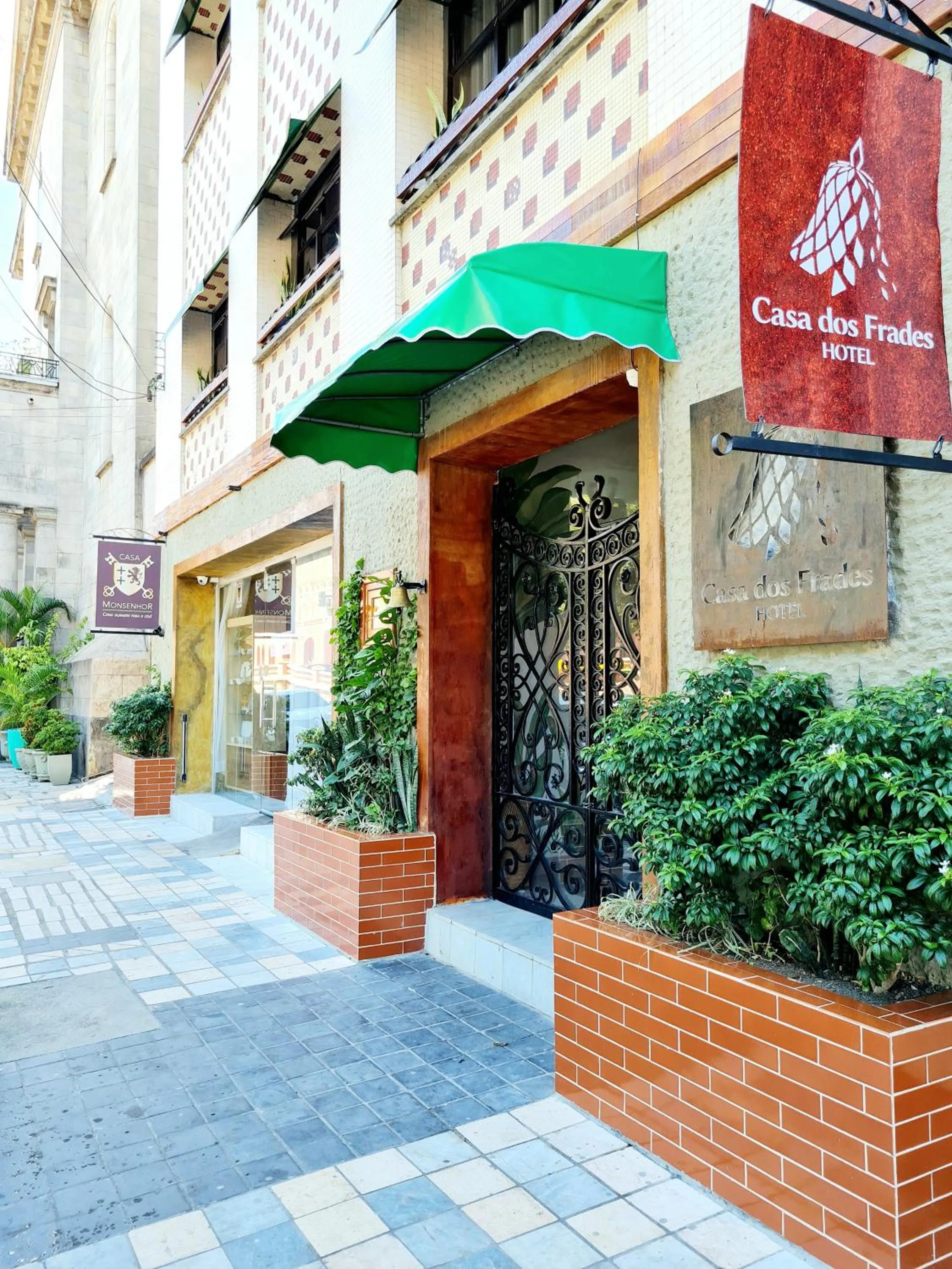Property building in Hotel Casa Dos Frades