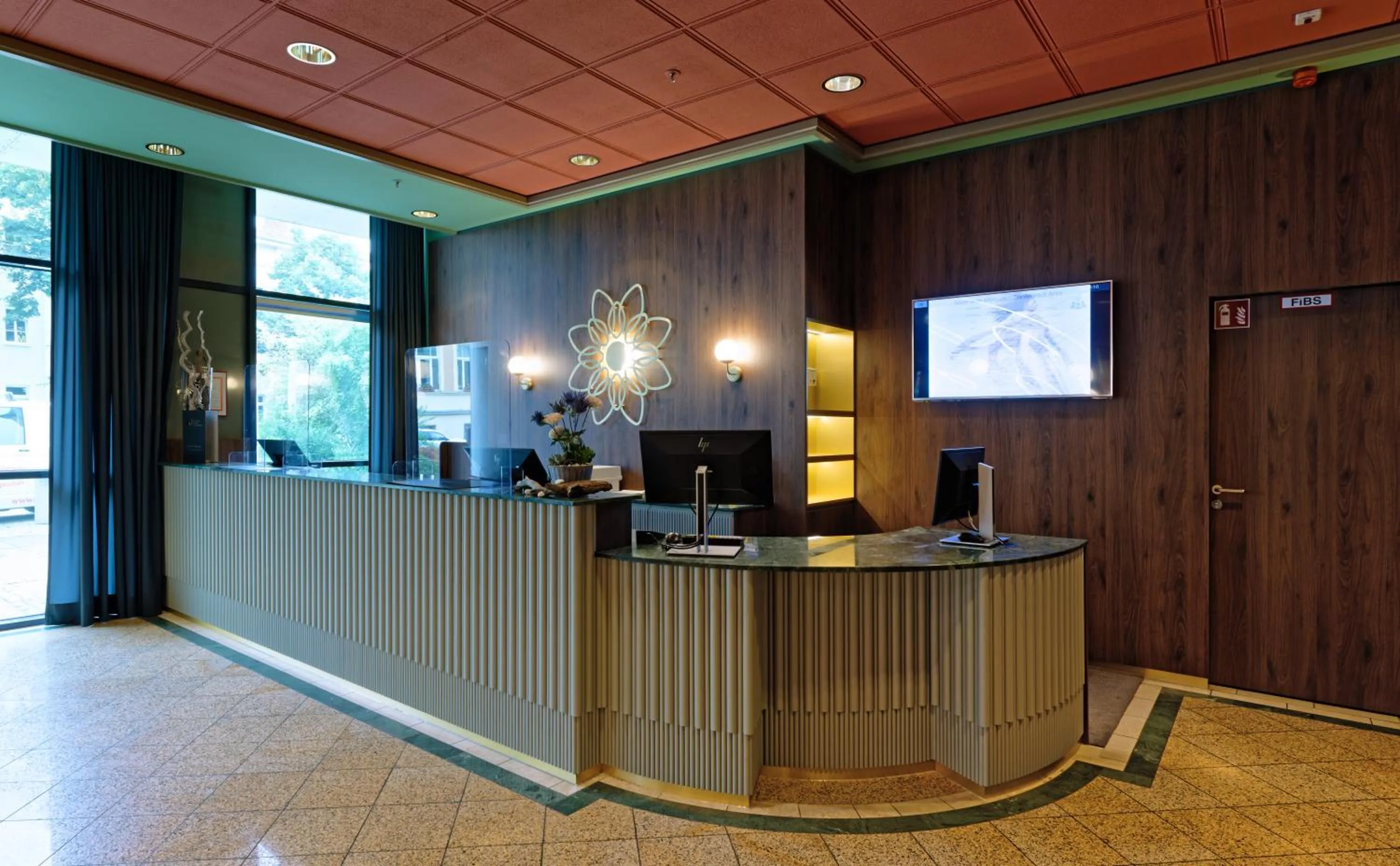 Lobby or reception in Mercure Hotel Gera City