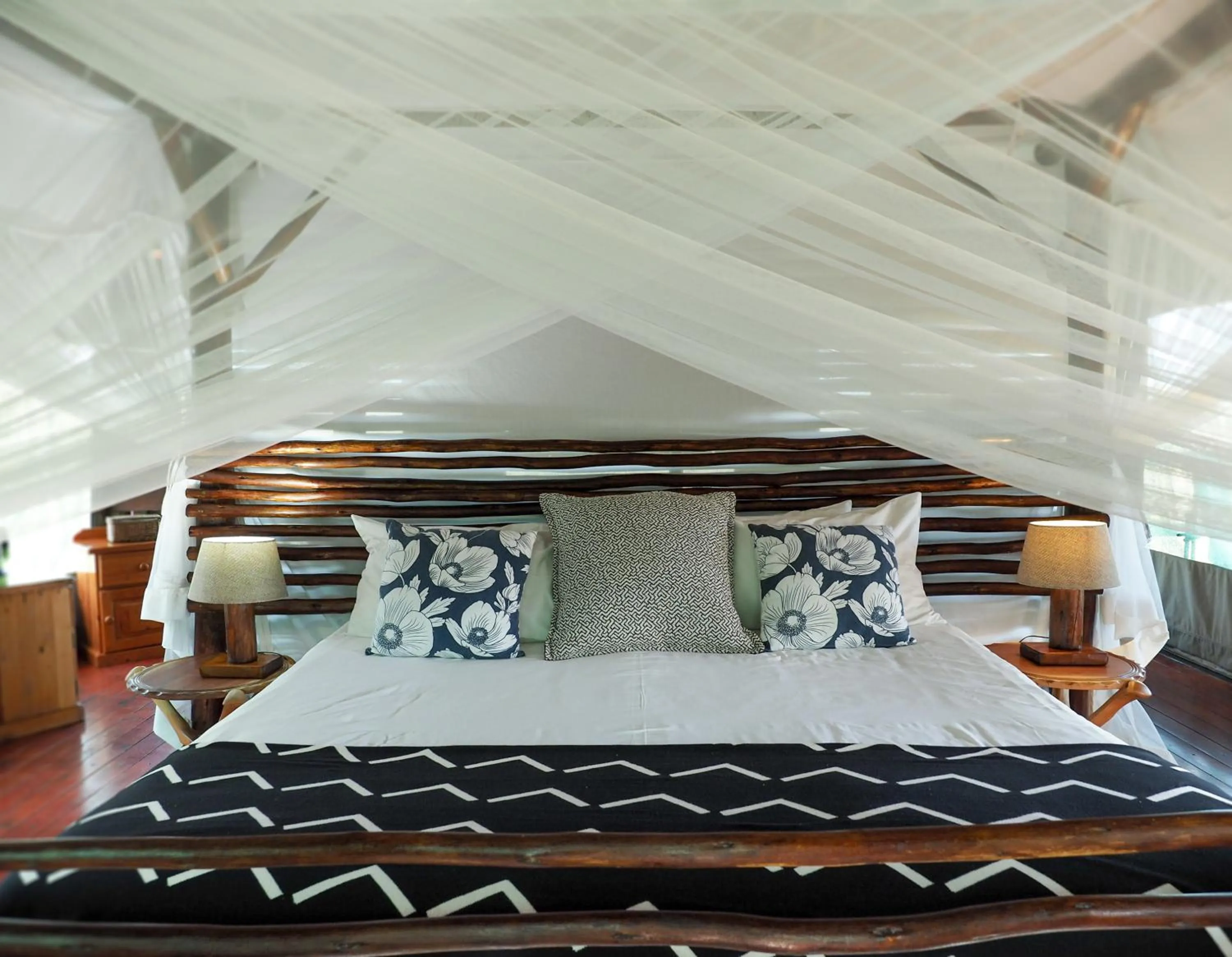 Bed in Muweti Bush Lodge